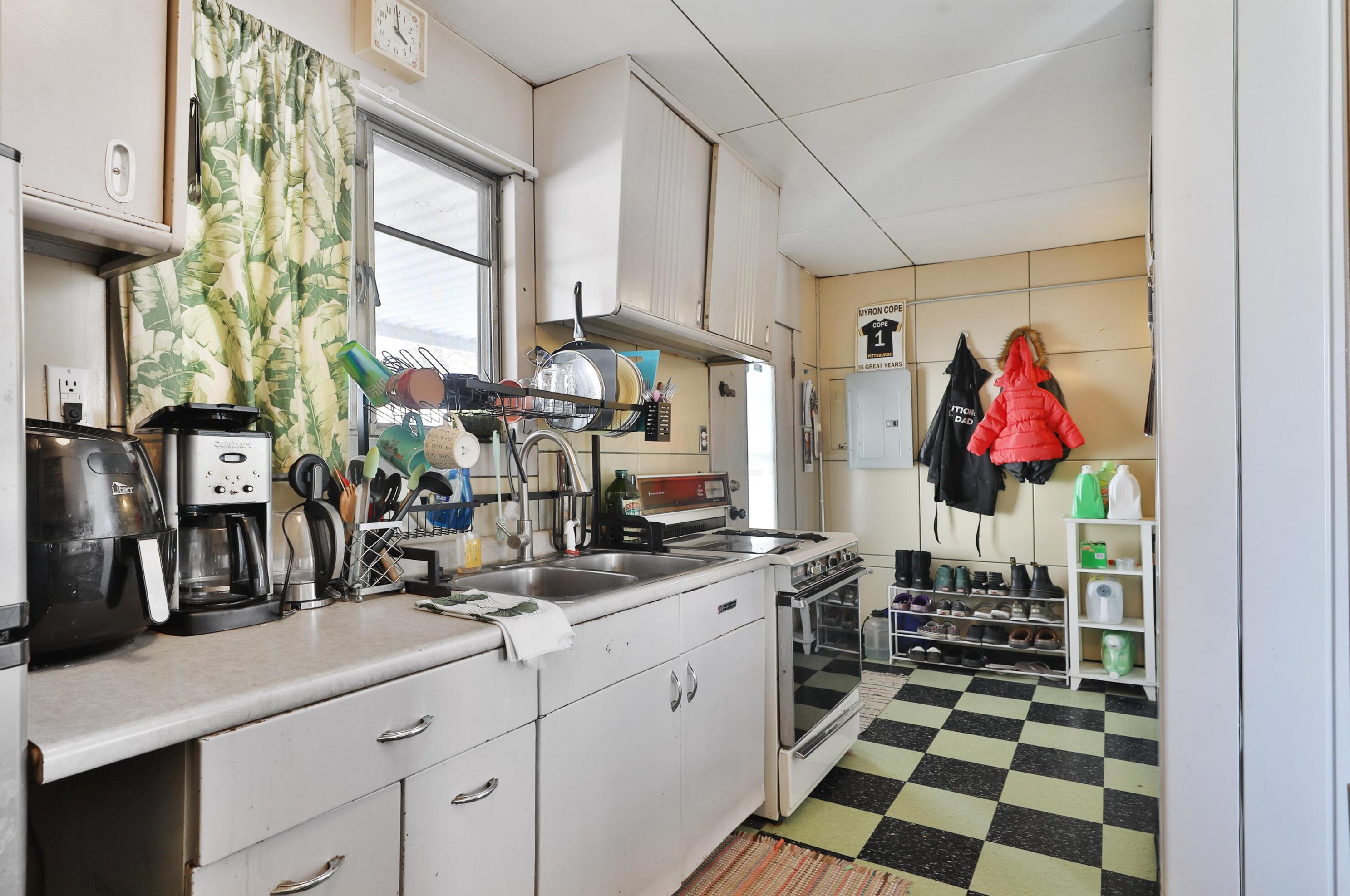 1616 Weber Rd, Columbus OH  43211-1538 exterior