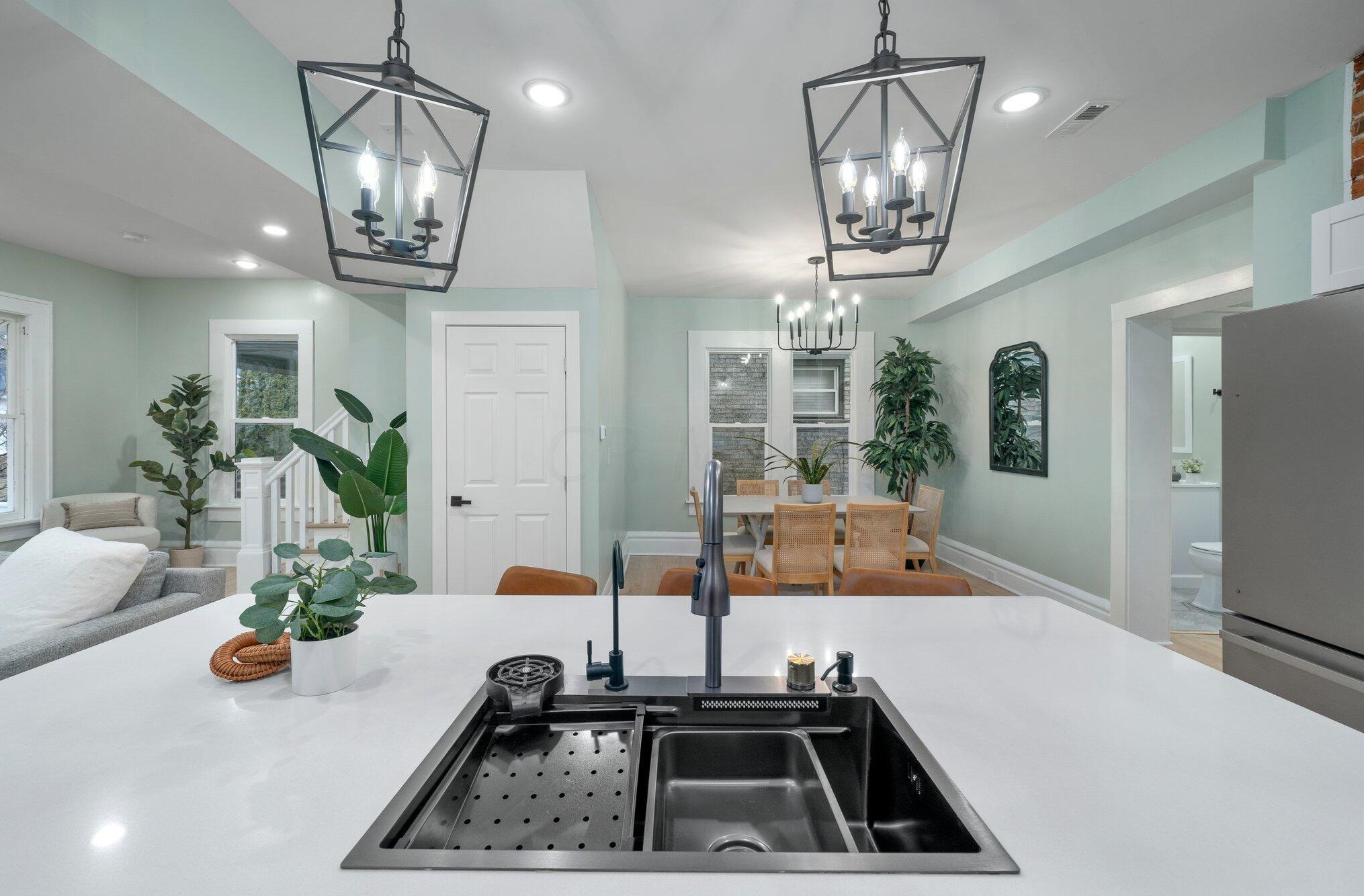 902 Linwood Ave, Columbus OH  43206-1619 exterior