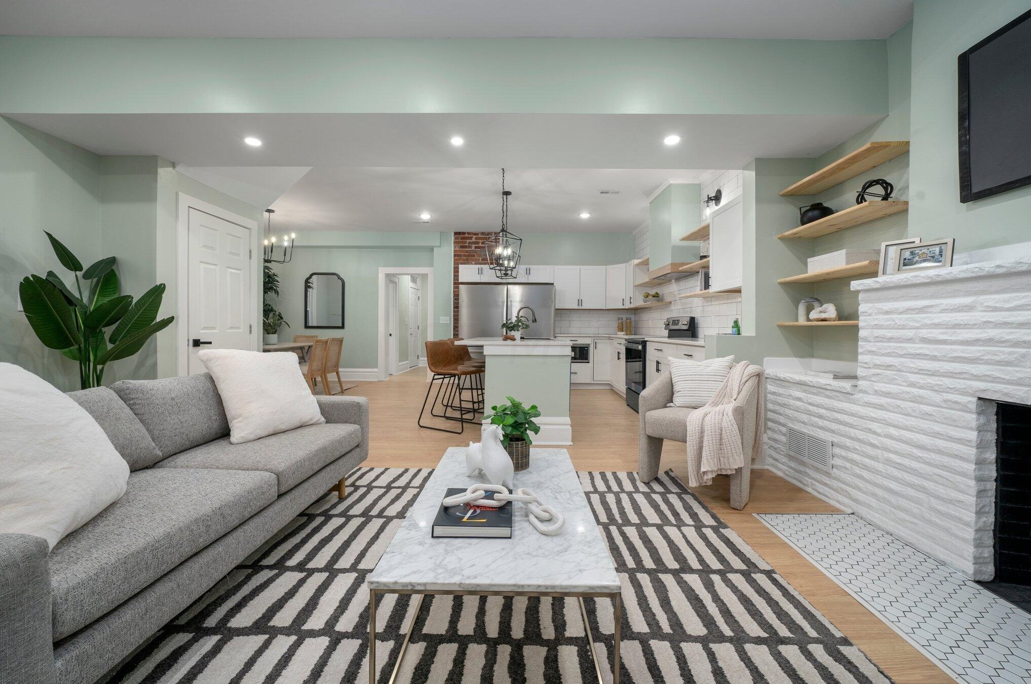 902 Linwood Ave, Columbus OH  43206-1619 exterior