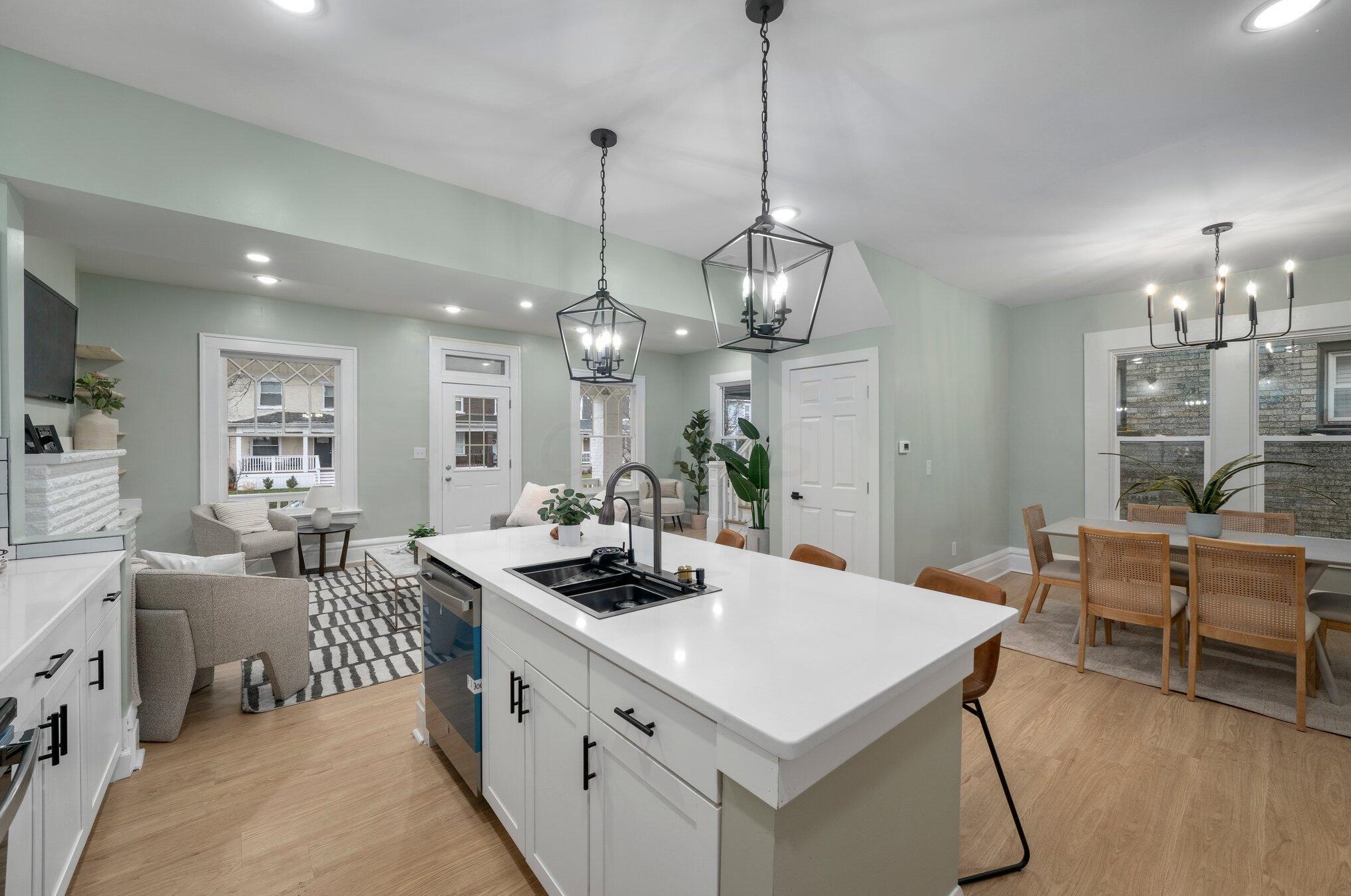 902 Linwood Ave, Columbus OH  43206-1619 exterior