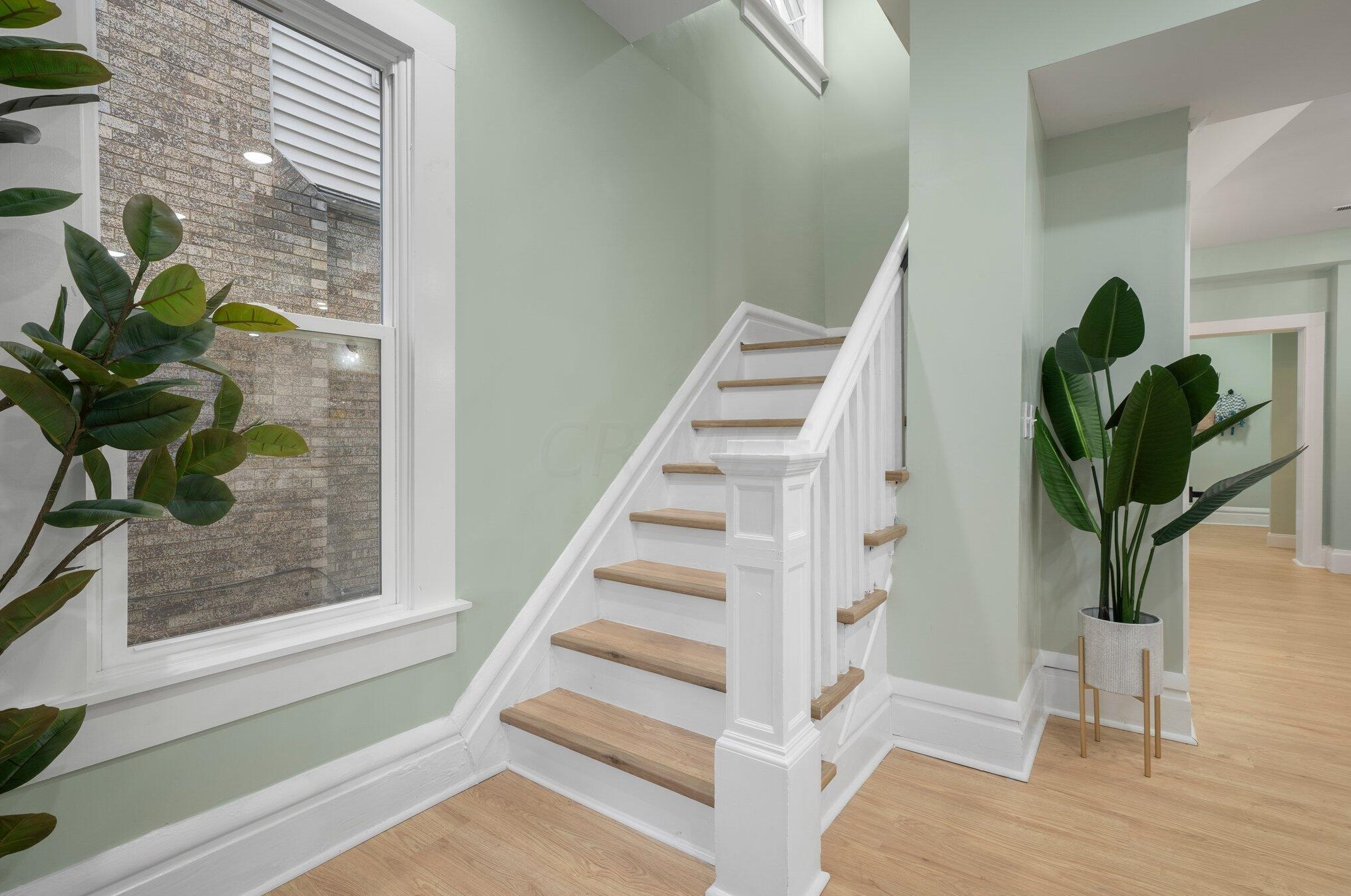 902 Linwood Ave, Columbus OH  43206-1619 exterior