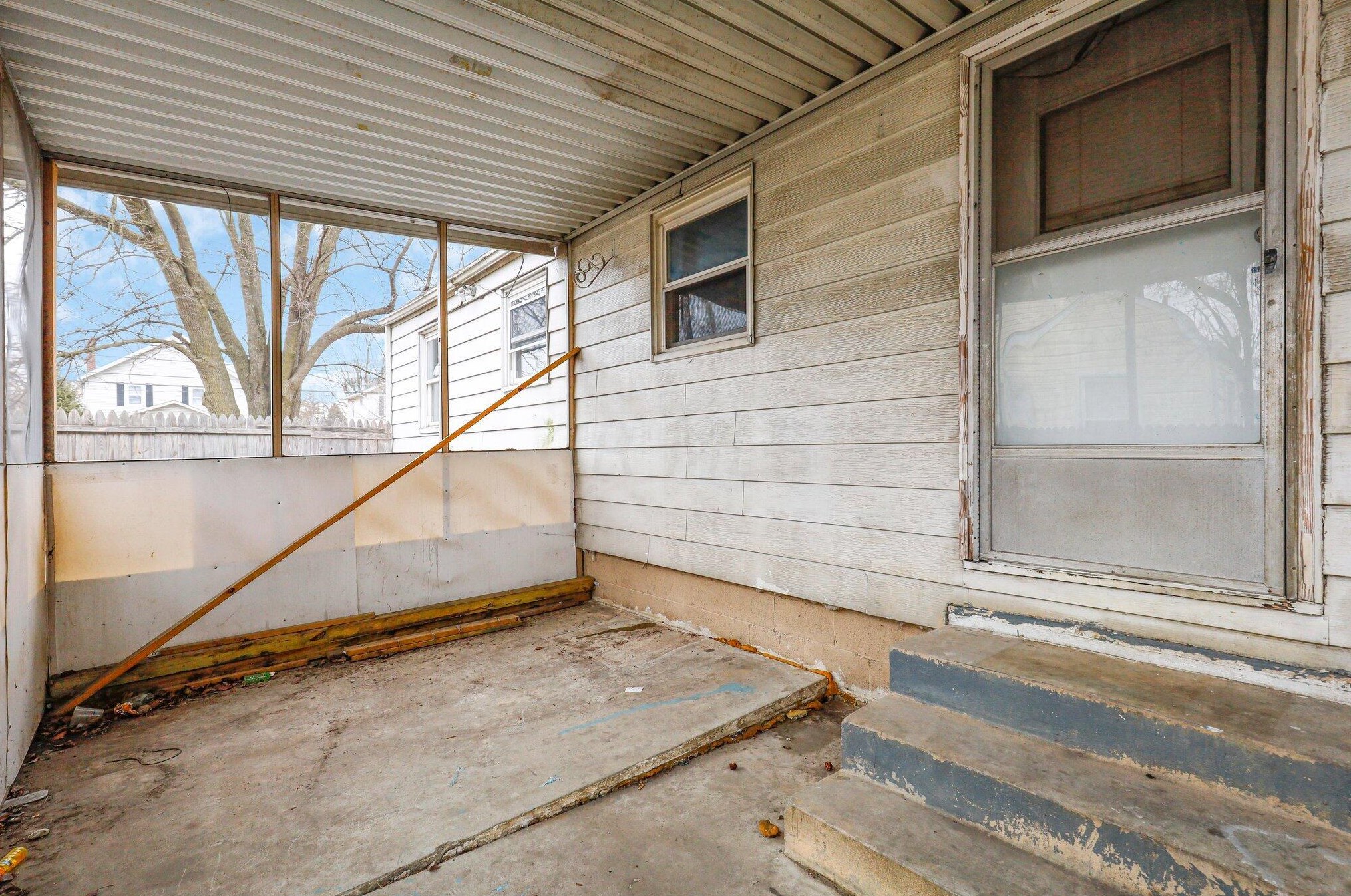 3215 Karl Rd, Columbus OH 43224-4157 exterior