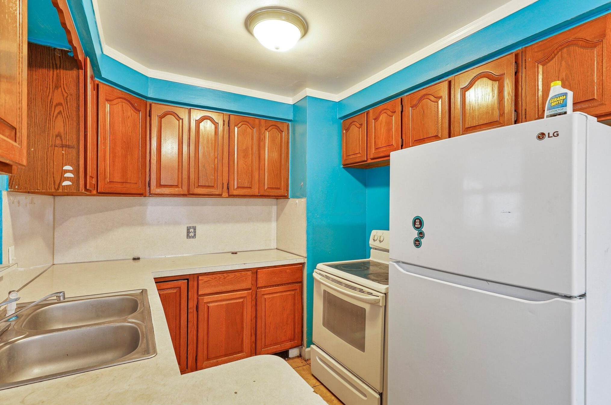 3215 Karl Rd, Columbus OH 43224-4157 exterior