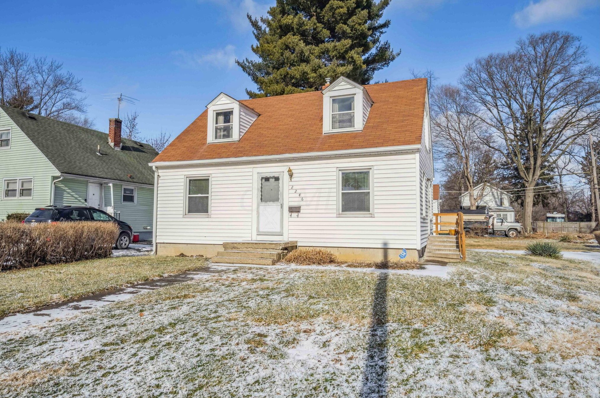 2246 Barrymore Ave, Columbus, OH 43219-2102