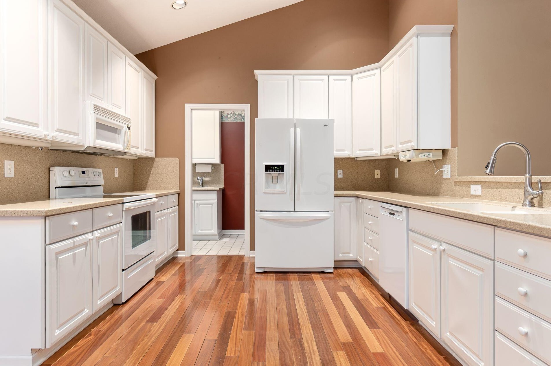 2526 Vililly E Circle, Darbydale, OH 43123
