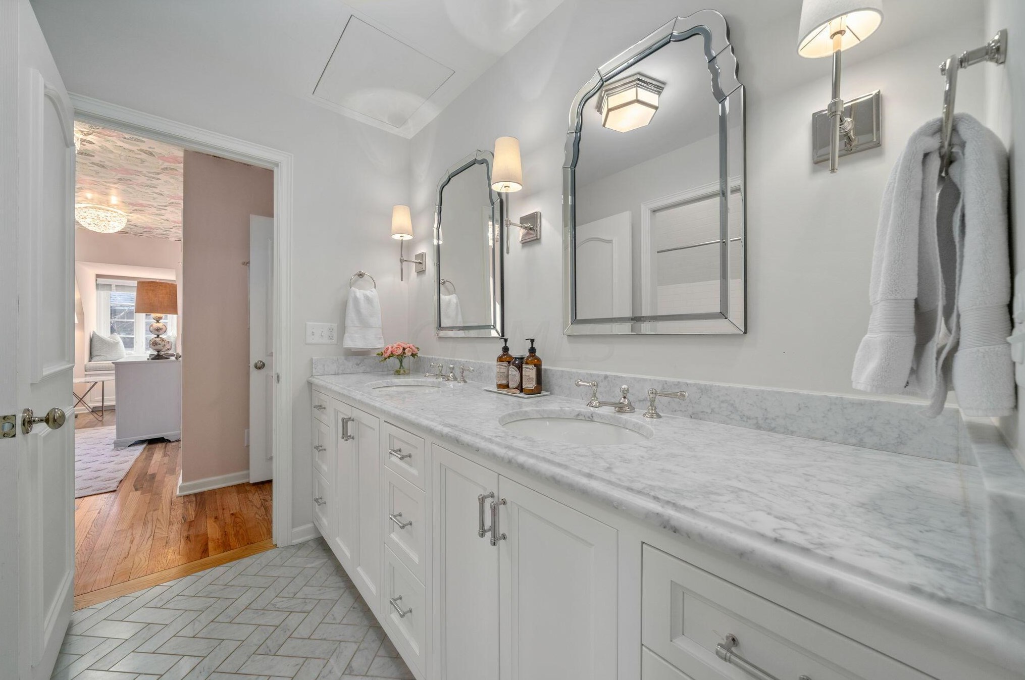 2130 Parkway Dr, Columbus OH 43221-3718 exterior