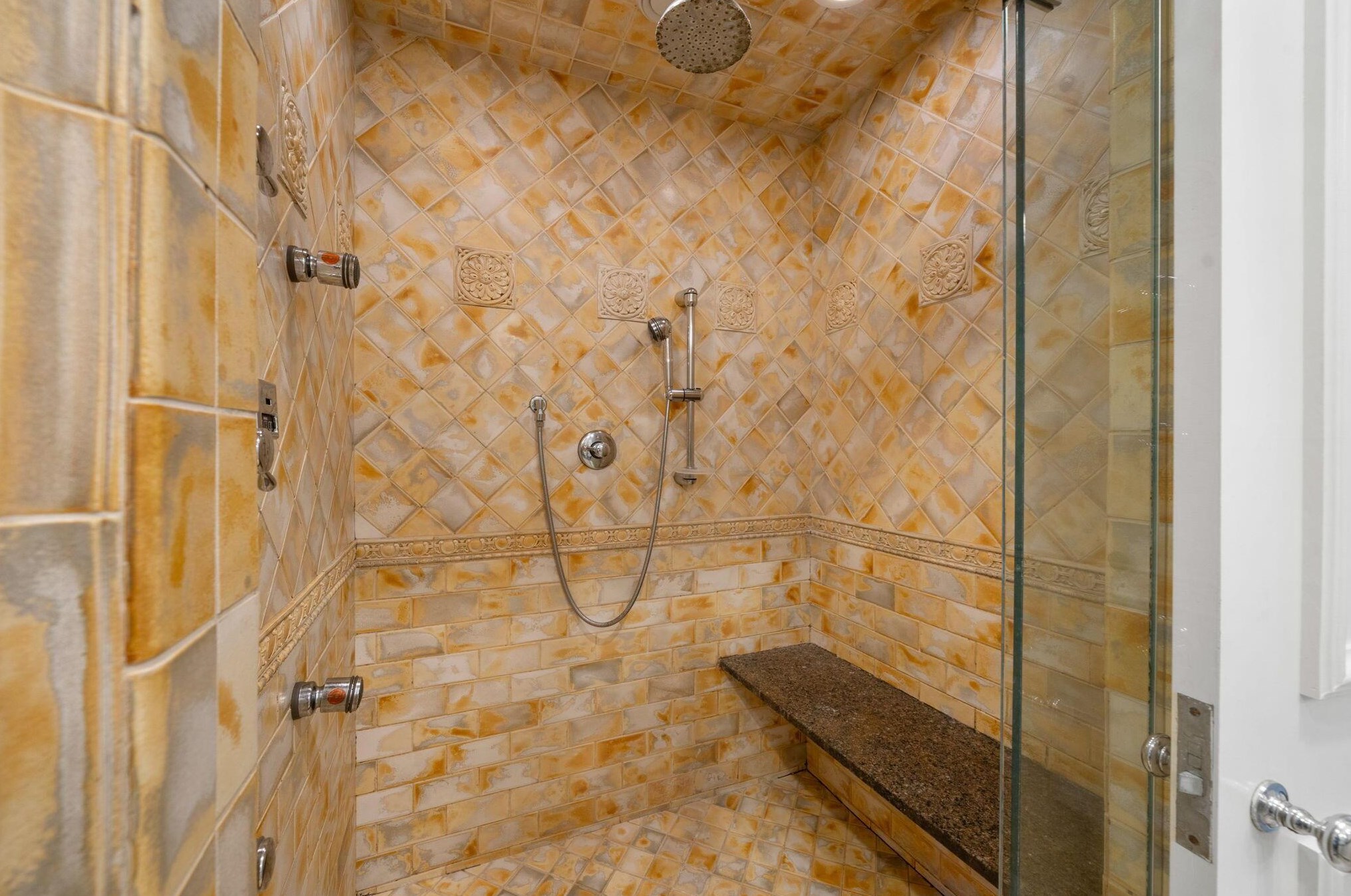 2130 Parkway Dr, Columbus OH 43221-3718 exterior