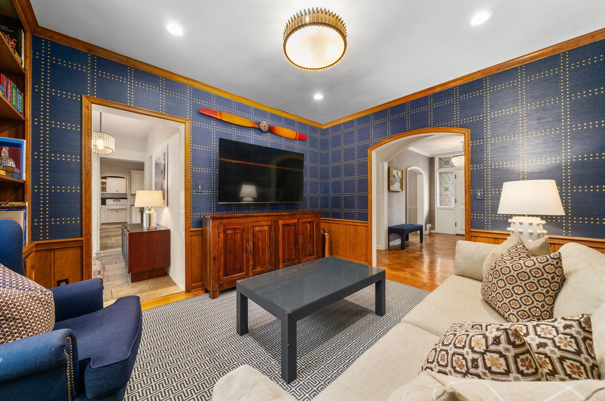 2130 Parkway Dr, Columbus OH 43221-3718 exterior