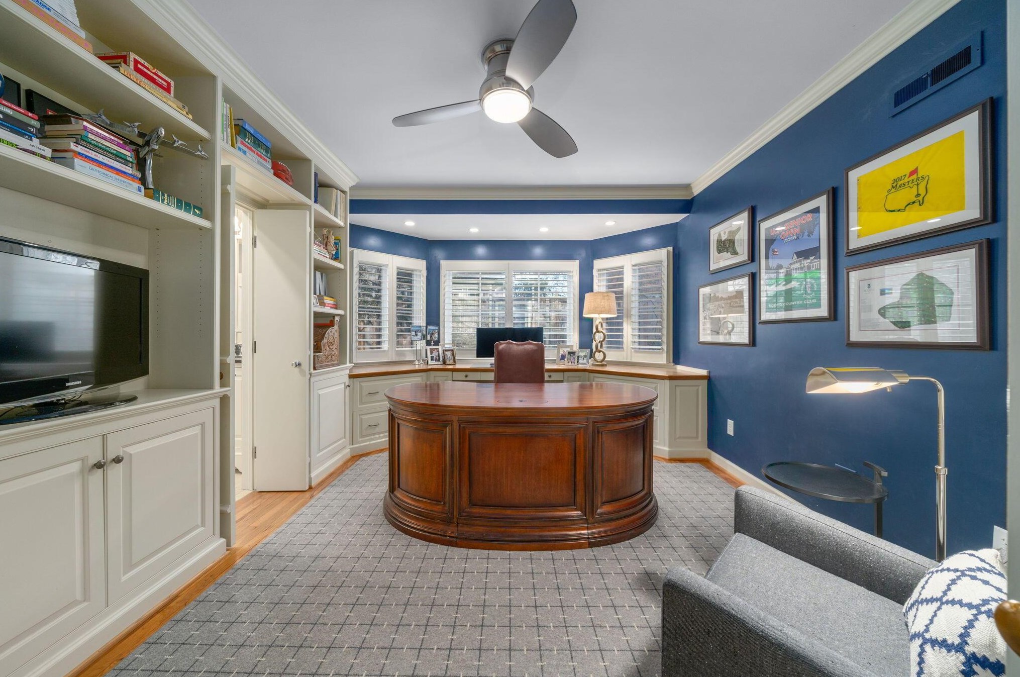 2130 Parkway Dr, Columbus OH 43221-3718 exterior