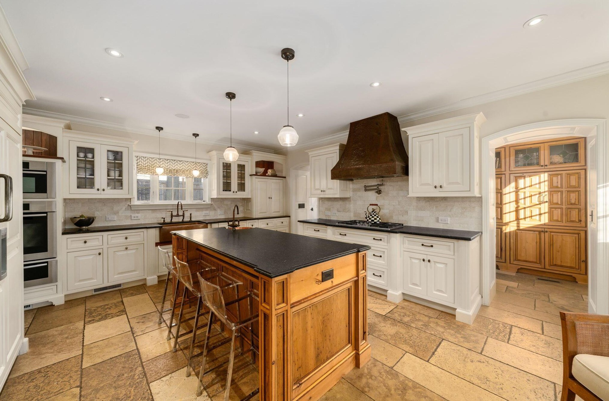 2130 Parkway Dr, Columbus OH 43221-3718 exterior