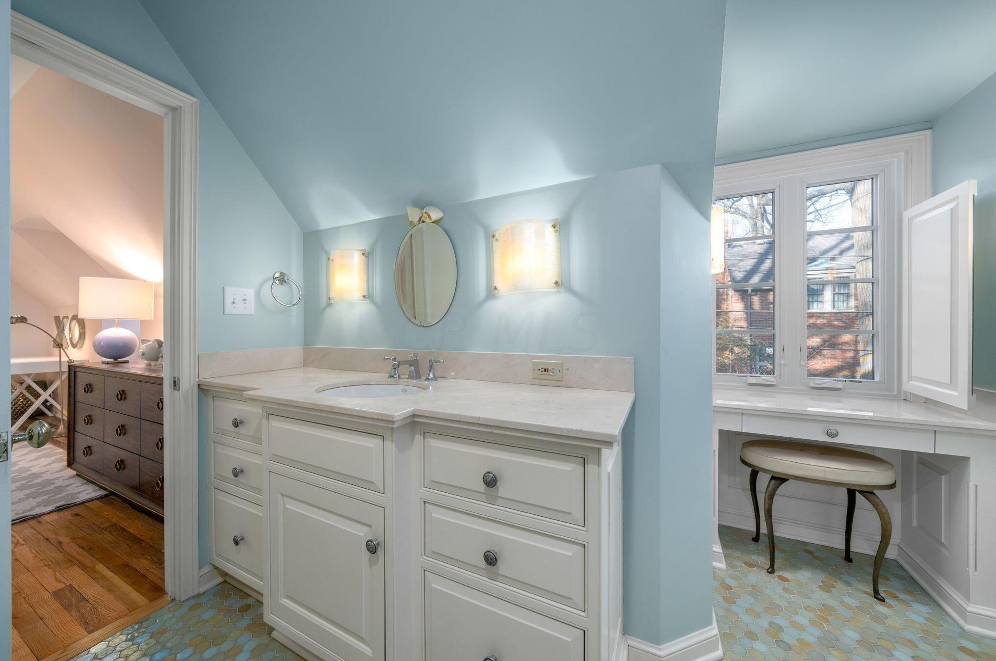 2130 Parkway Dr, Columbus OH 43221-3718 exterior