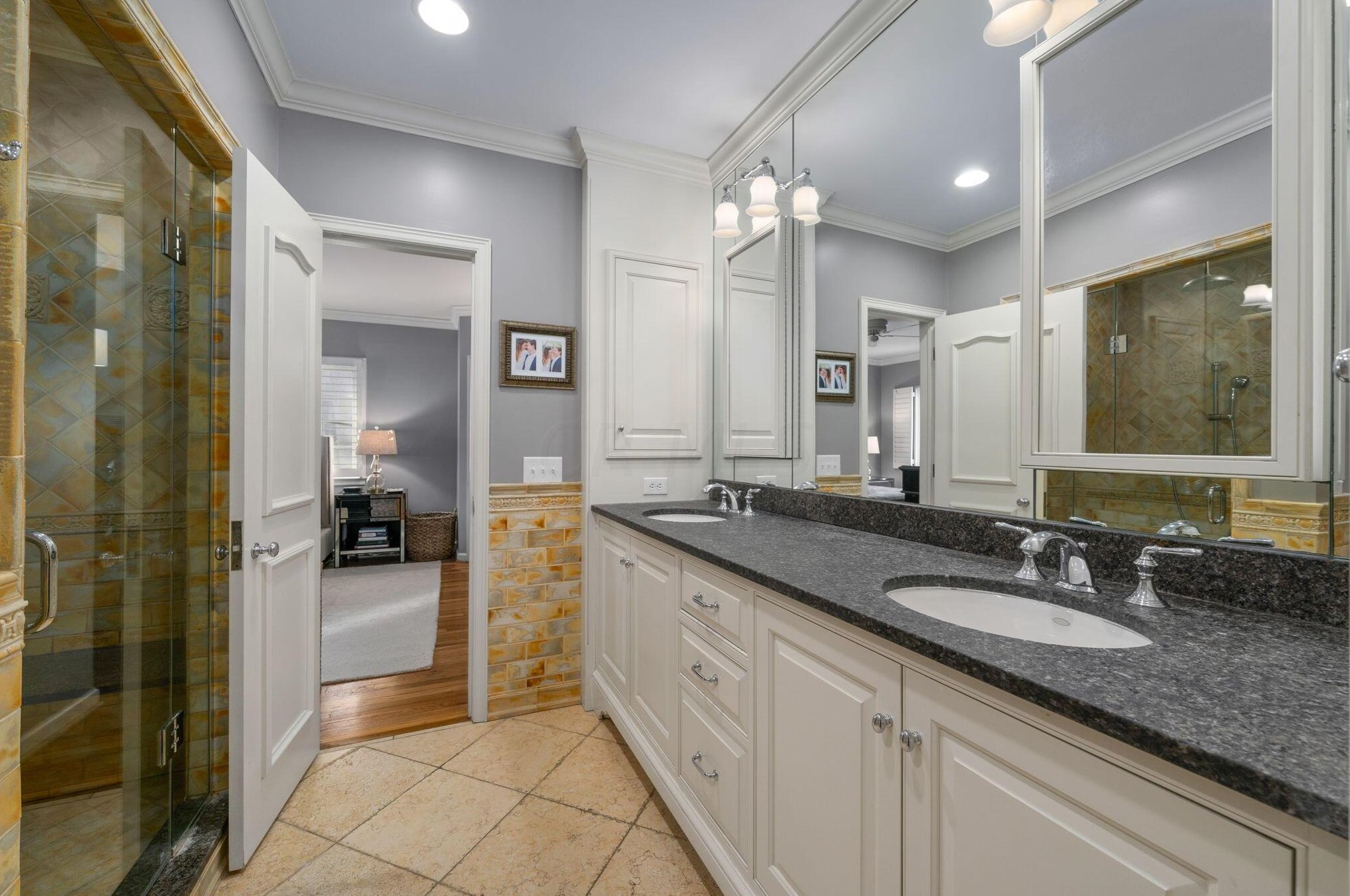 2130 Parkway Dr, Columbus OH 43221-3718 exterior