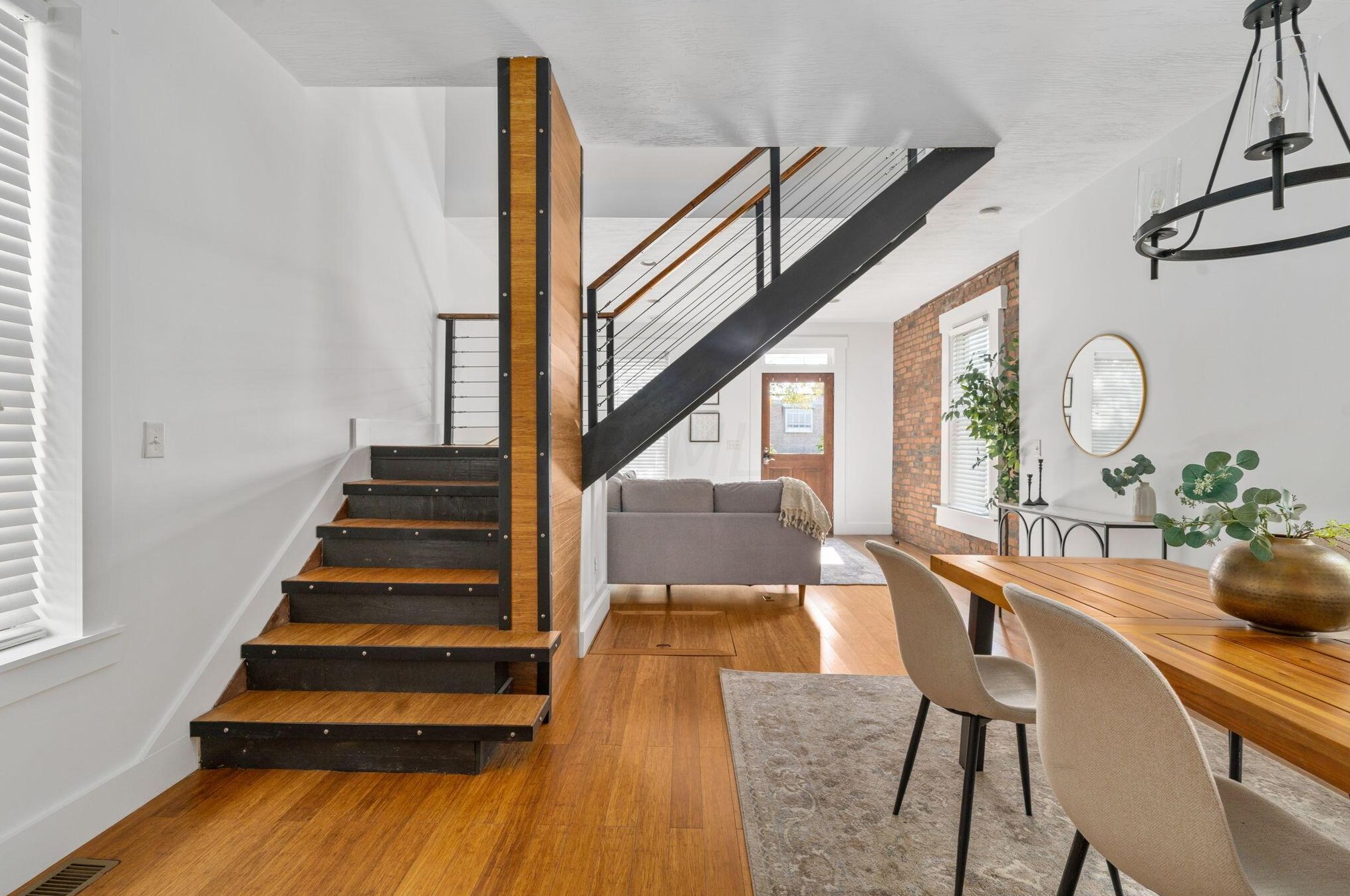 152 2 Ave, Columbus OH 43201-3483 exterior