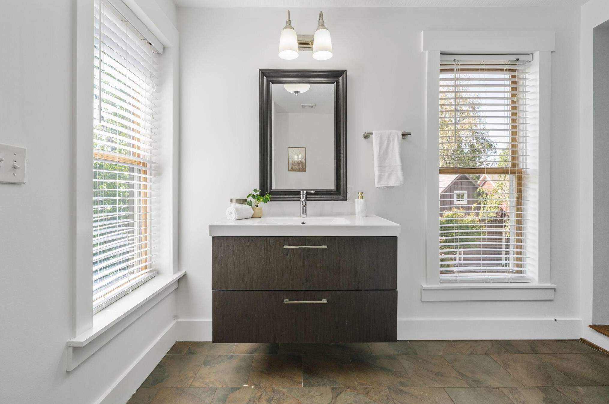 152 2 Ave, Columbus OH 43201-3483 exterior