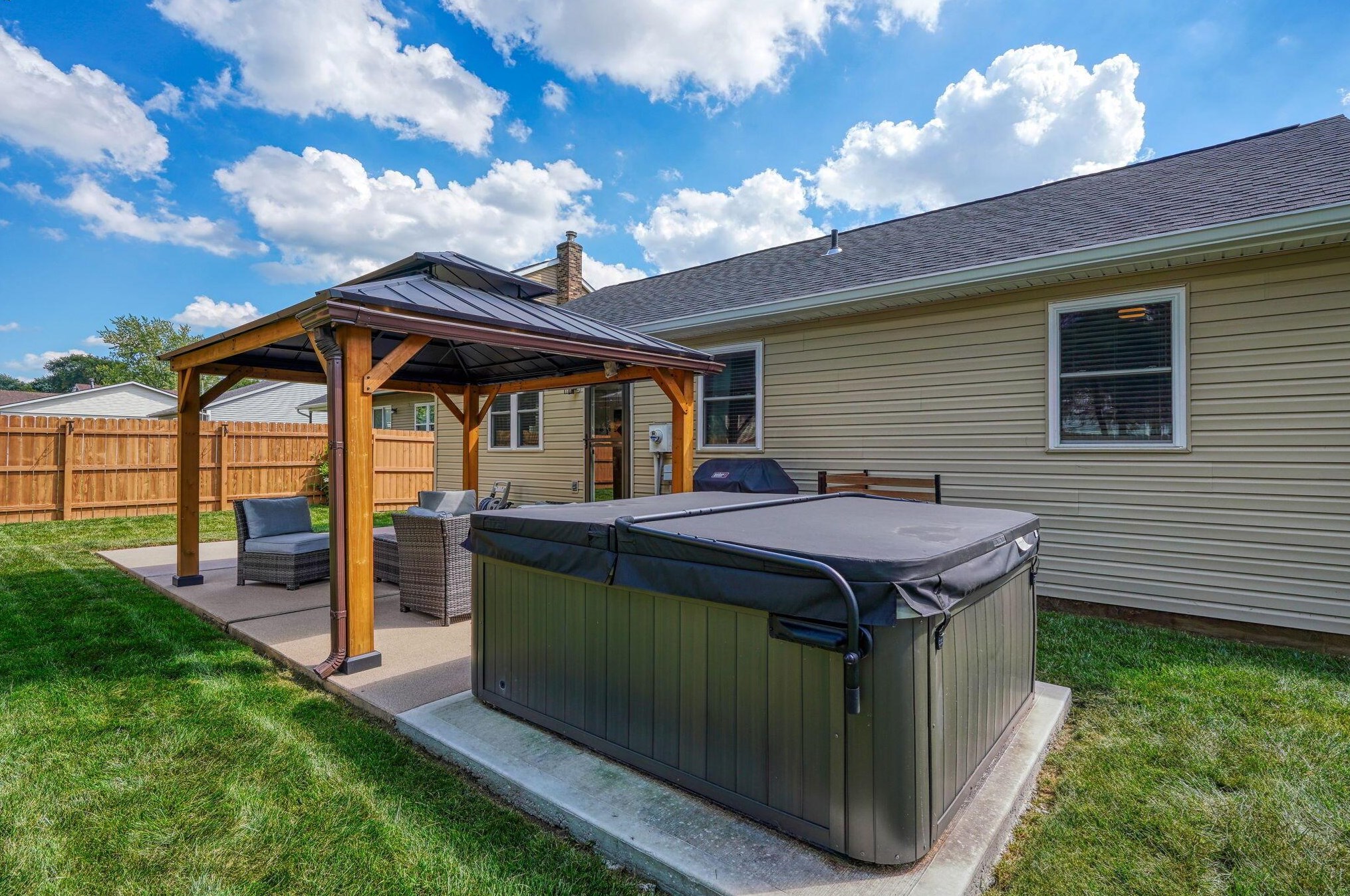 5124 Locust Post Ln, Columbus OH 43230-1587 exterior