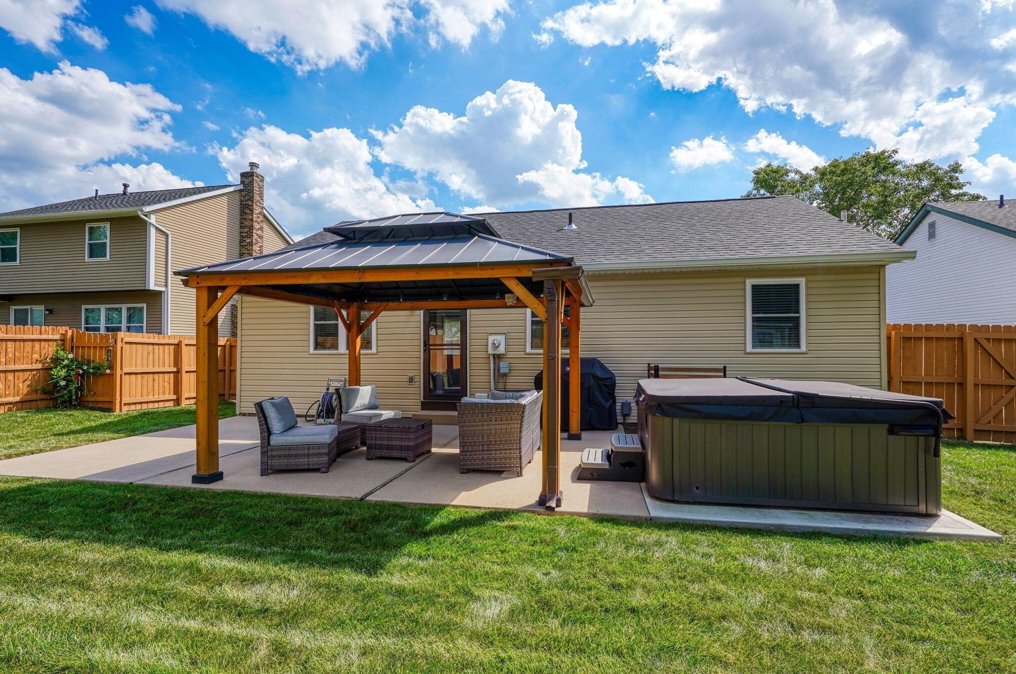 5124 Locust Post Ln, Columbus OH 43230-1587 exterior