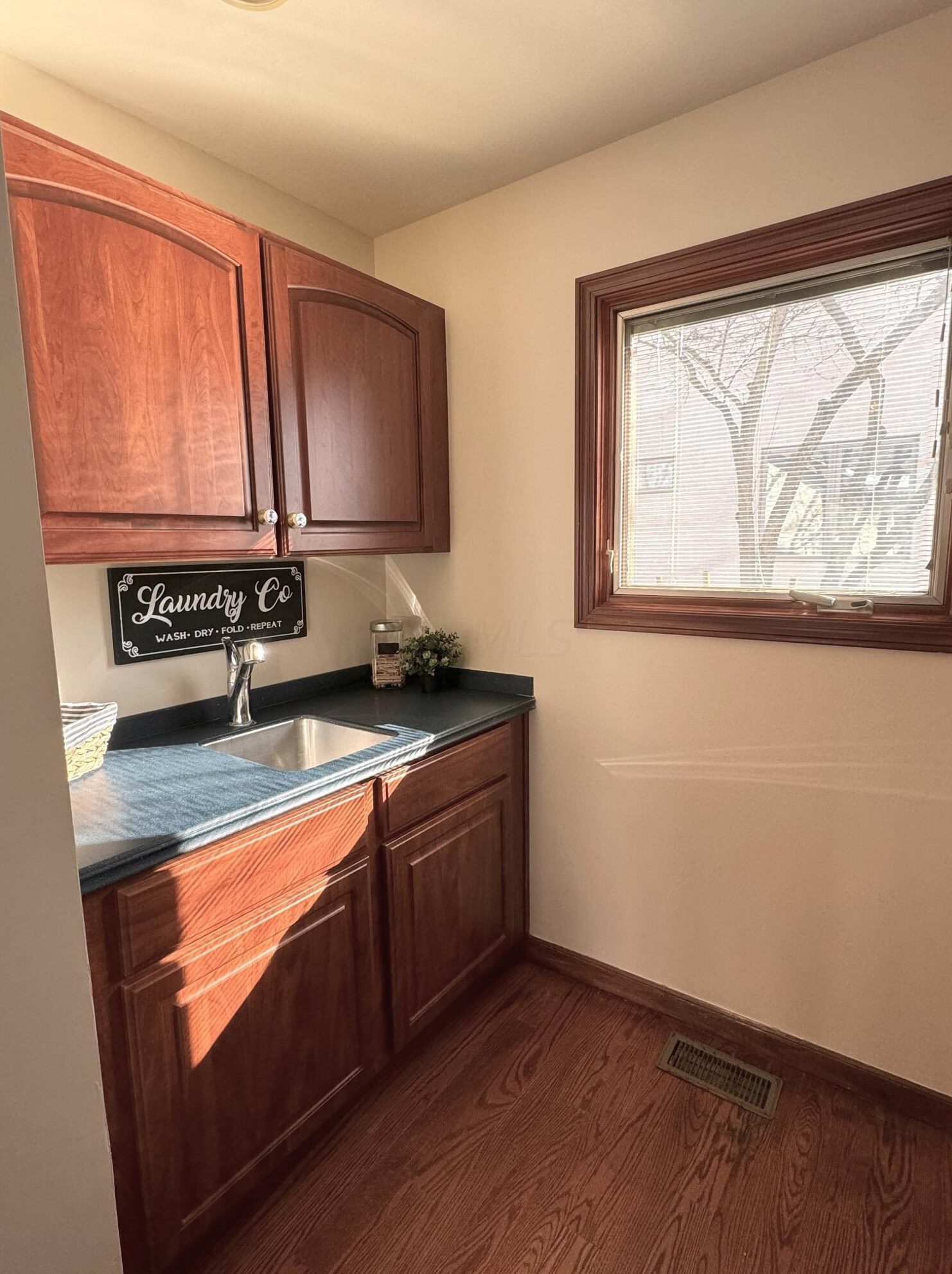 516 Woodview Rd, Westerville OH  43081-3064 exterior