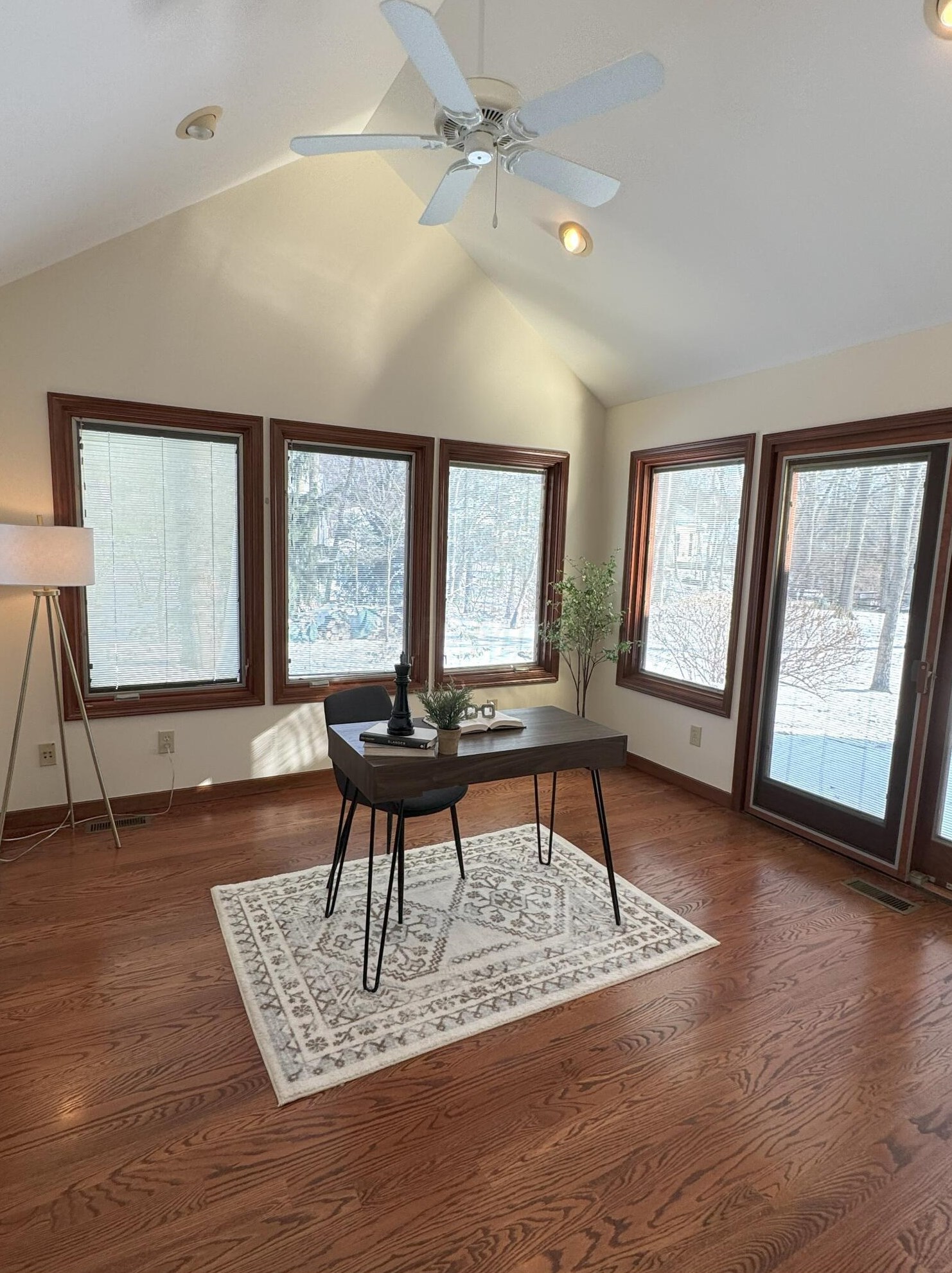 516 Woodview Rd, Westerville OH  43081-3064 exterior