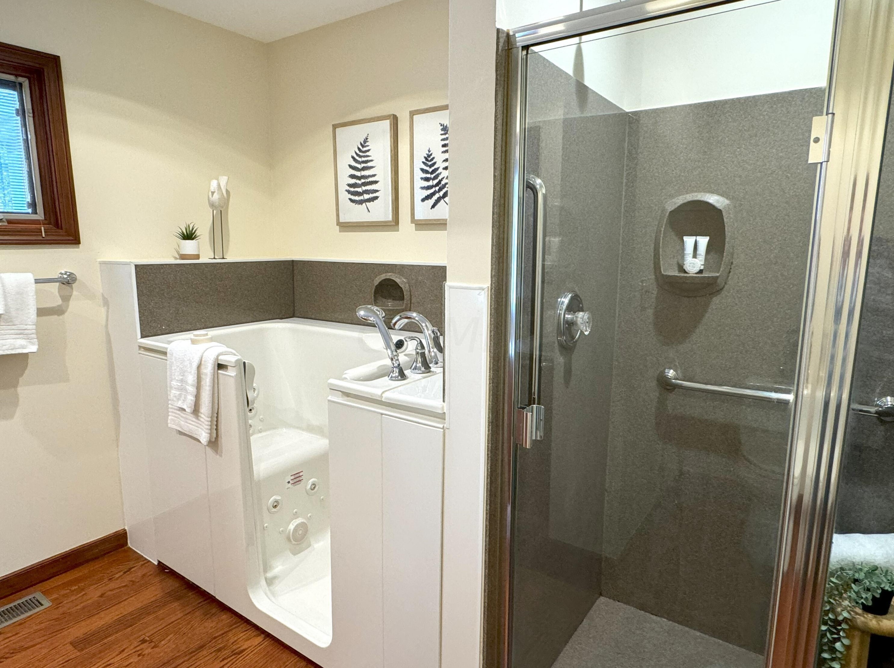 516 Woodview Rd, Westerville OH  43081-3064 exterior