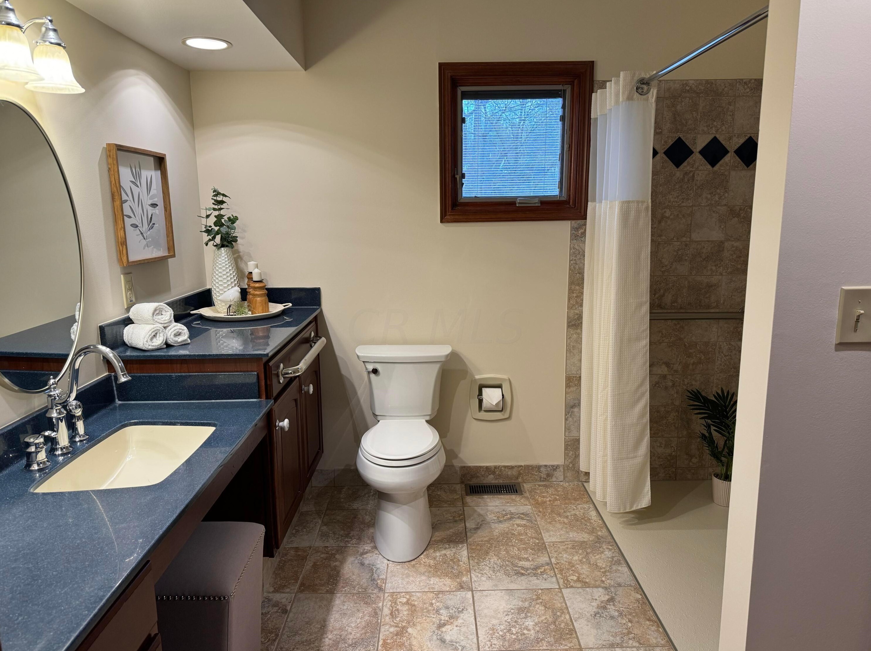 516 Woodview Rd, Westerville OH  43081-3064 exterior