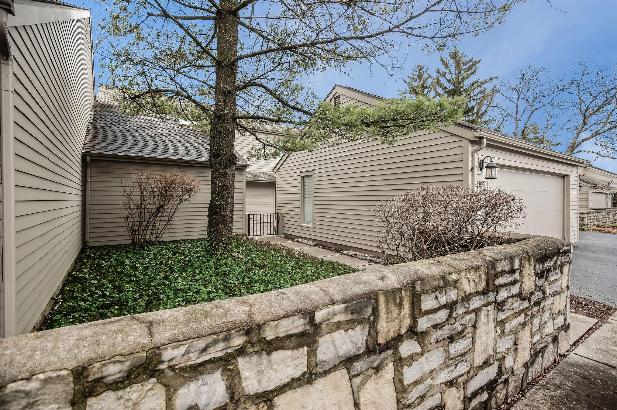 5759 Strathmore Ln, Dublin, OH 43017-8555