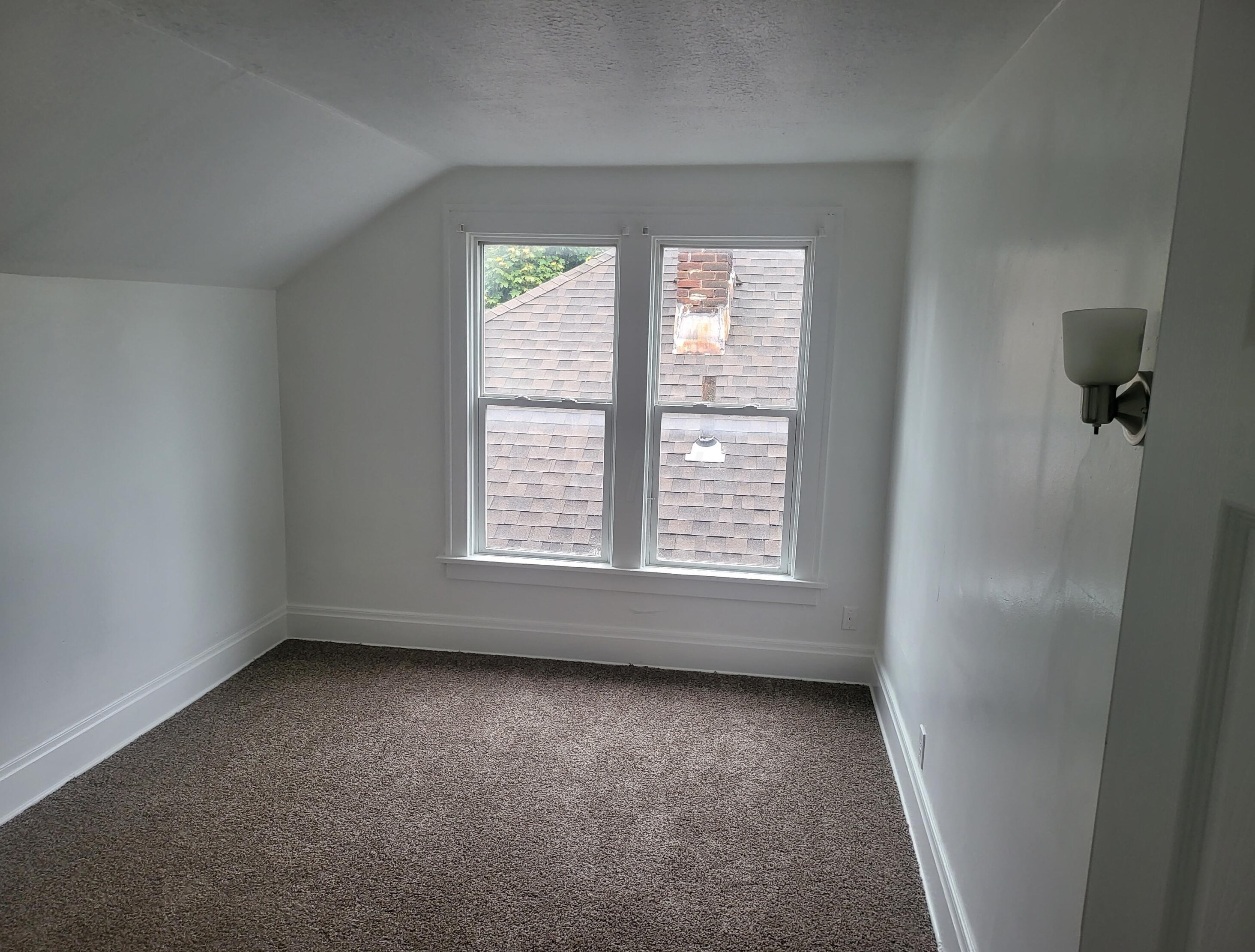 99 Ter Ave, Columbus OH 43204-3733 exterior