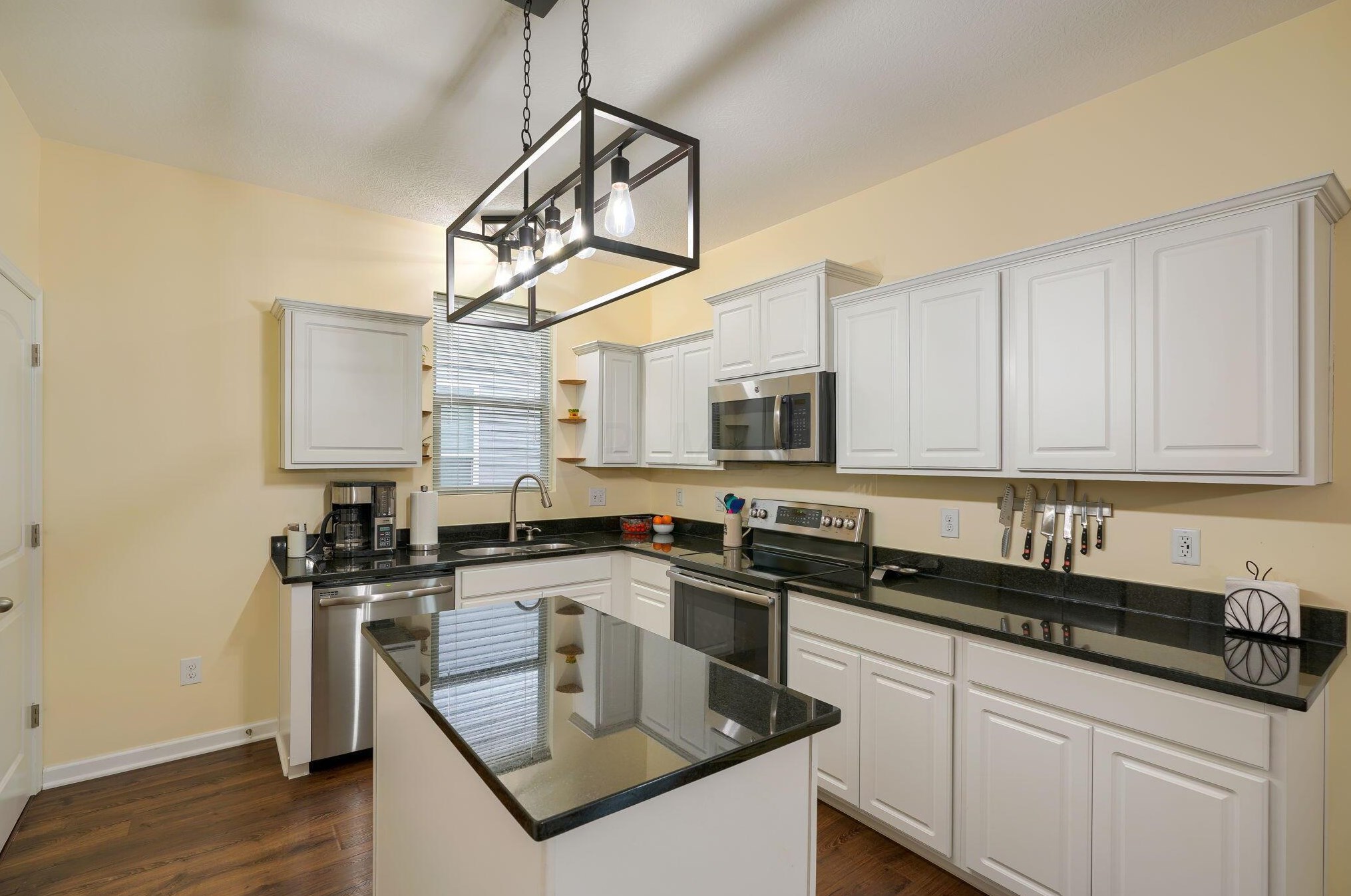 5685 Alliance Way, Columbus OH 43228-8948 exterior