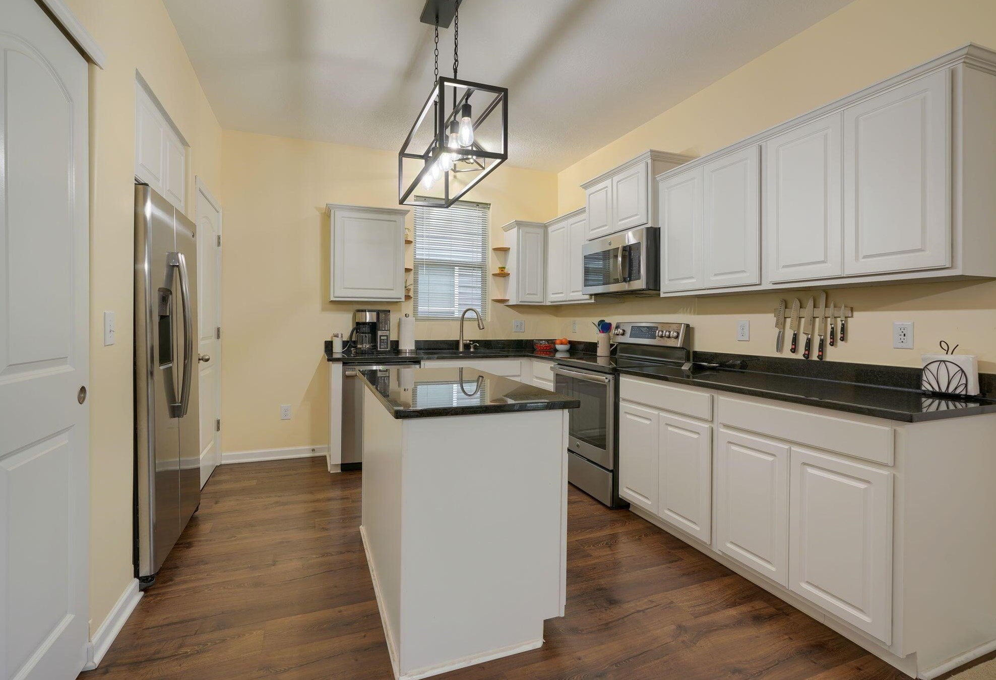 5685 Alliance Way, Columbus OH 43228-8948 exterior