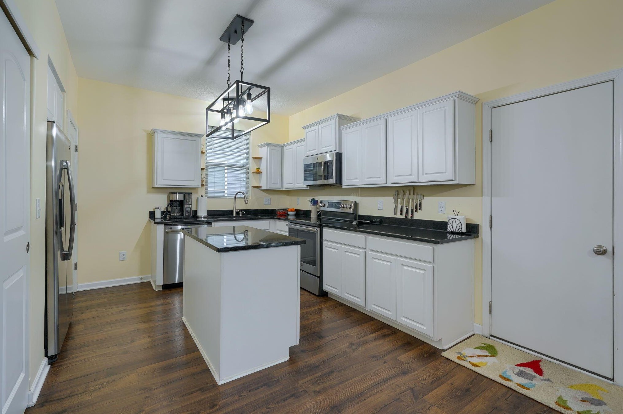 5685 Alliance Way, Columbus OH 43228-8948 exterior