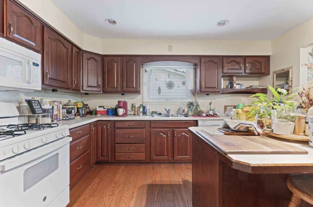6846 Mcgreegor St, Sharon Township, OH 43085