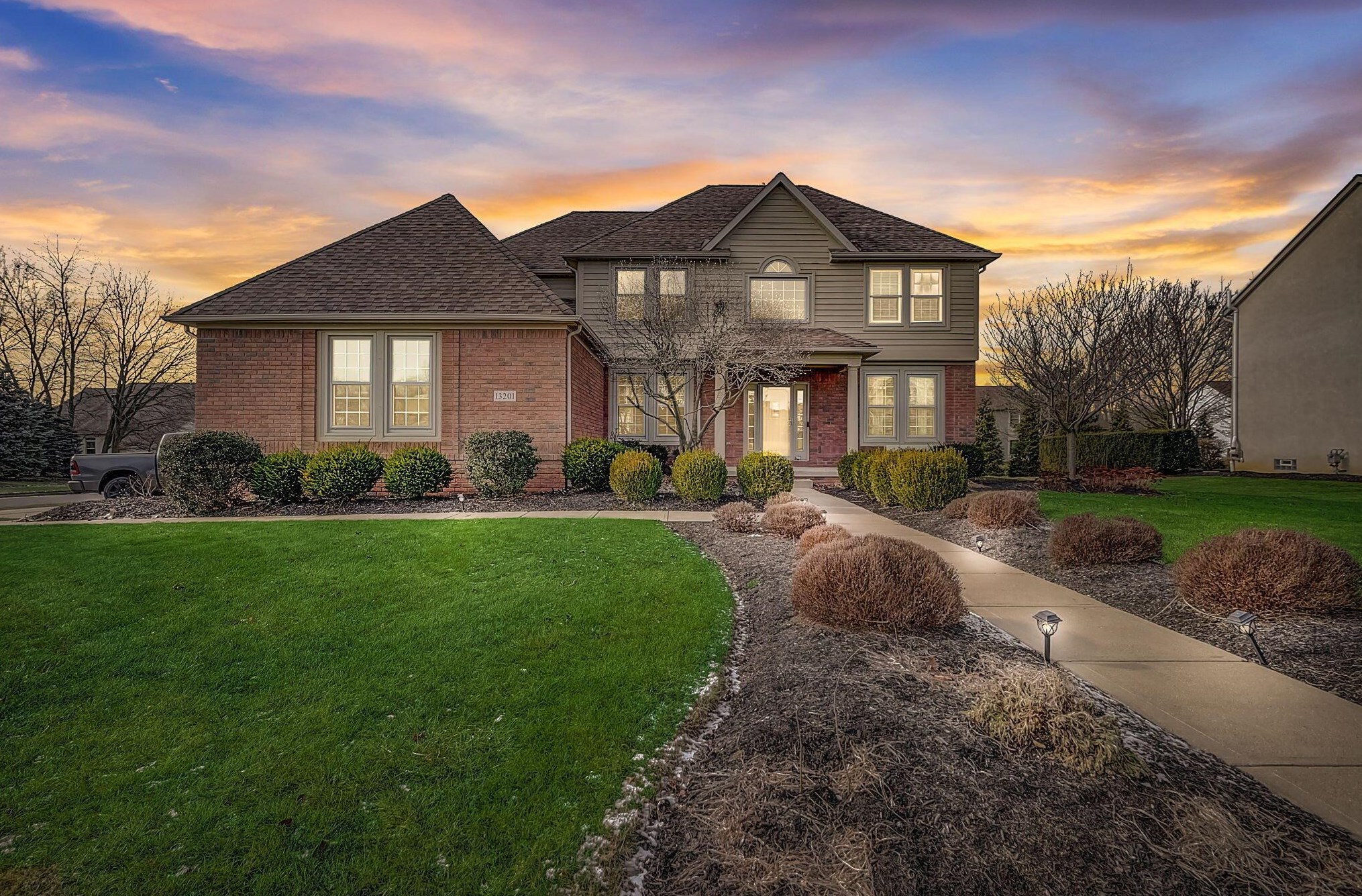 13201 Silver Brook Dr, Pickerington OH  43147-8145 exterior