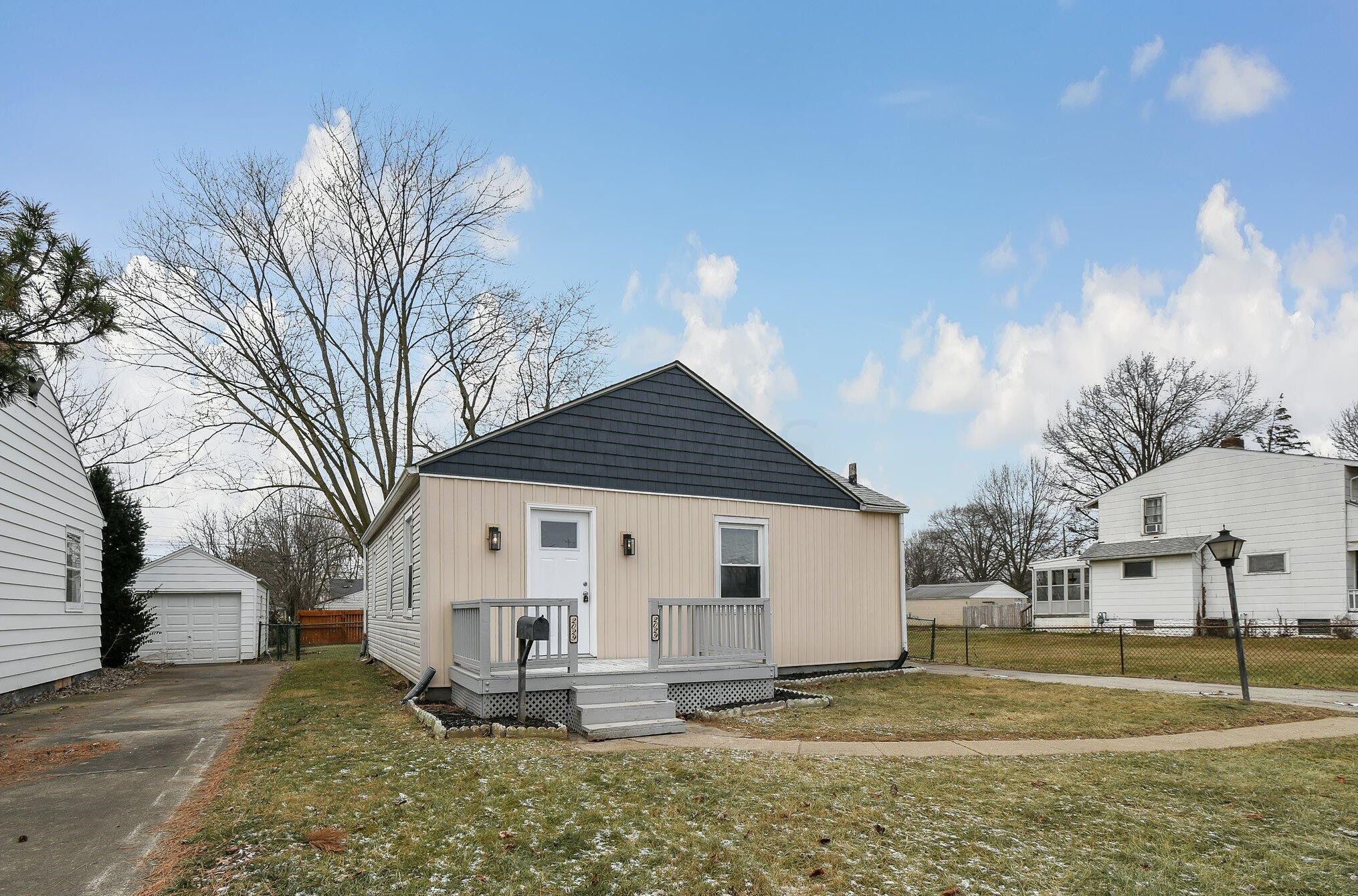 2029 Studer Ave, Columbus, OH 43207-1472