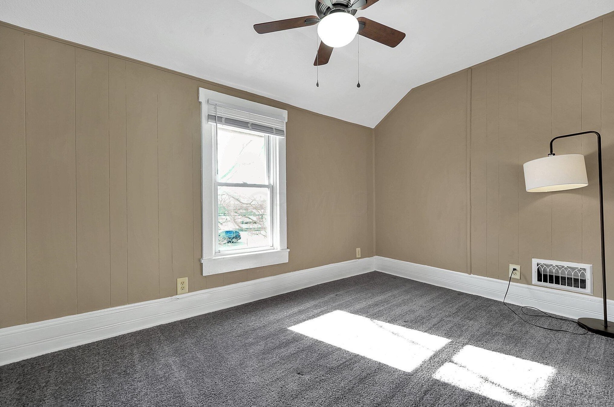 703 Pierce Ave, Lancaster OH 43130-2142 exterior