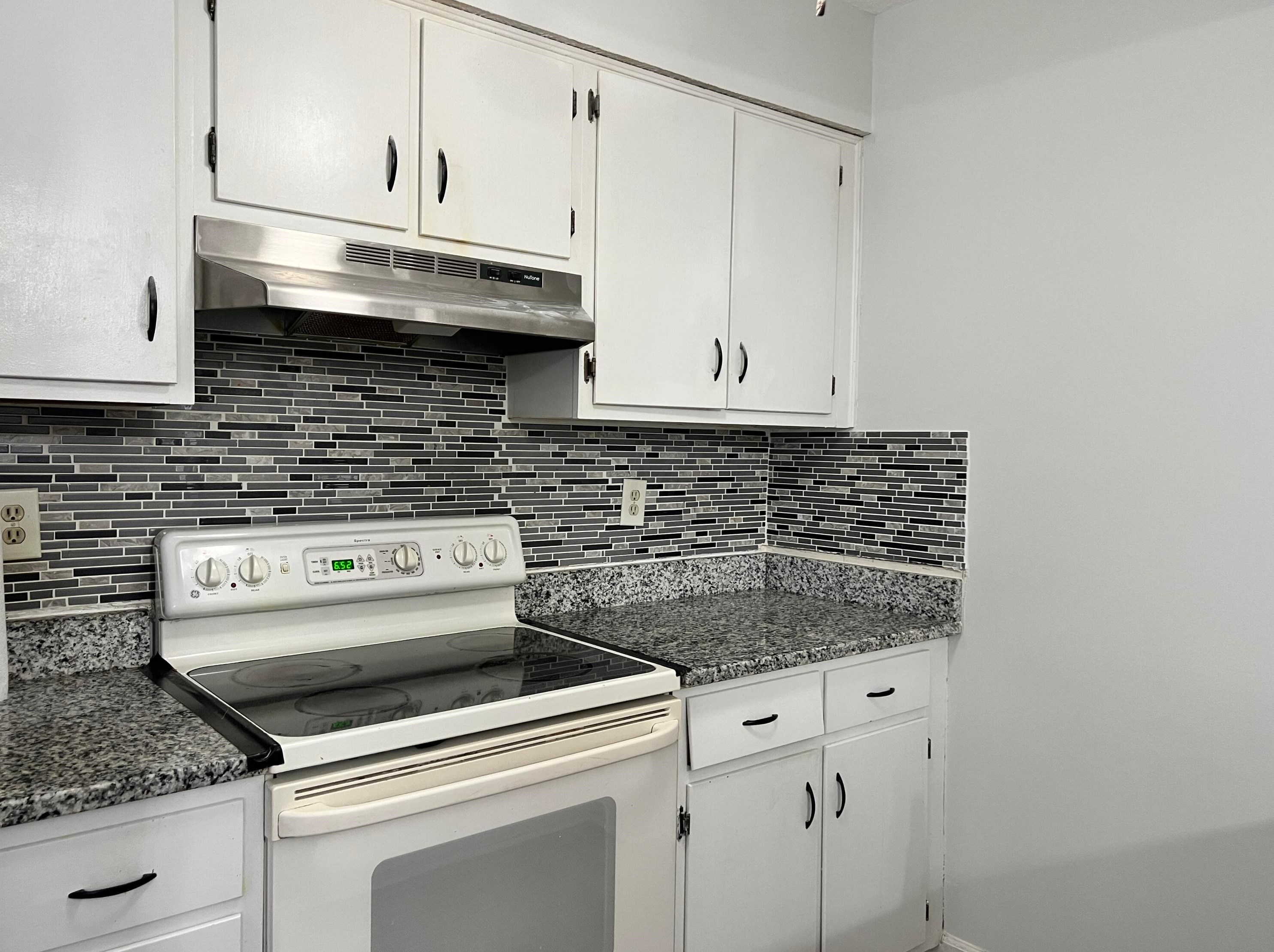 8372 Cliffthorne Way, Columbus OH  43235-1482 exterior