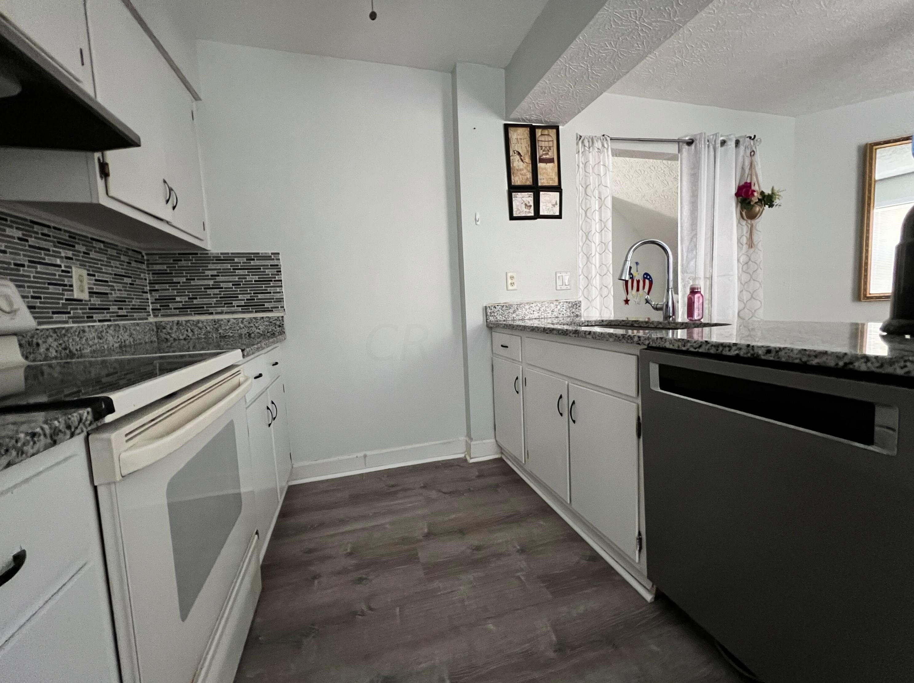 8372 Cliffthorne Way, Columbus OH  43235-1482 exterior