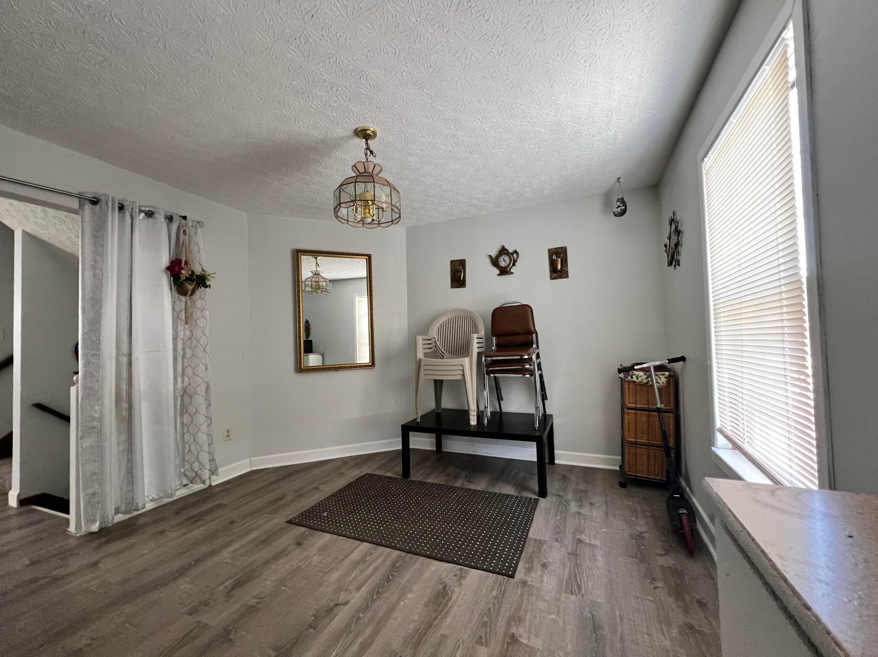 8372 Cliffthorne Way, Columbus OH  43235-1482 exterior