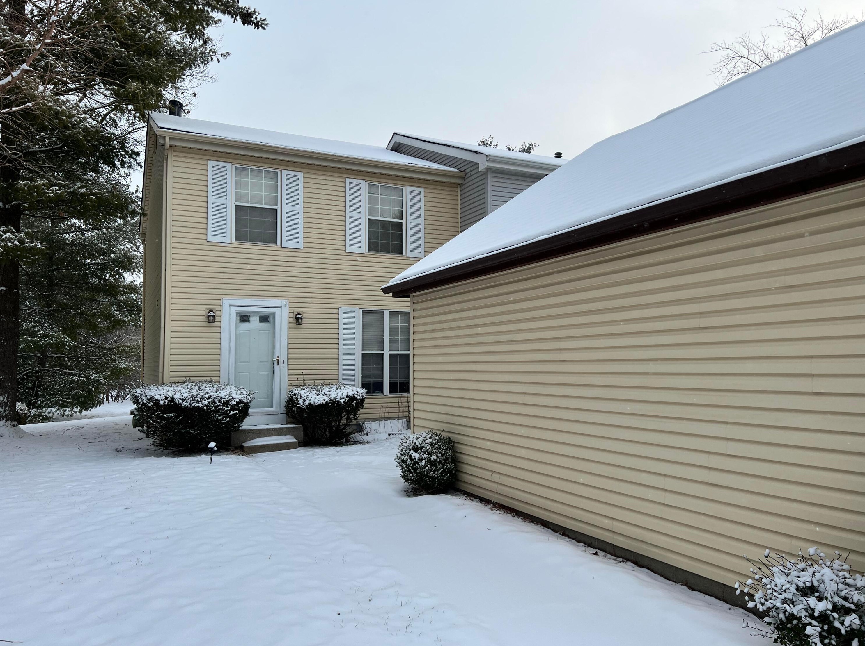 8372 Cliffthorne Way, Columbus OH  43235-1482 exterior