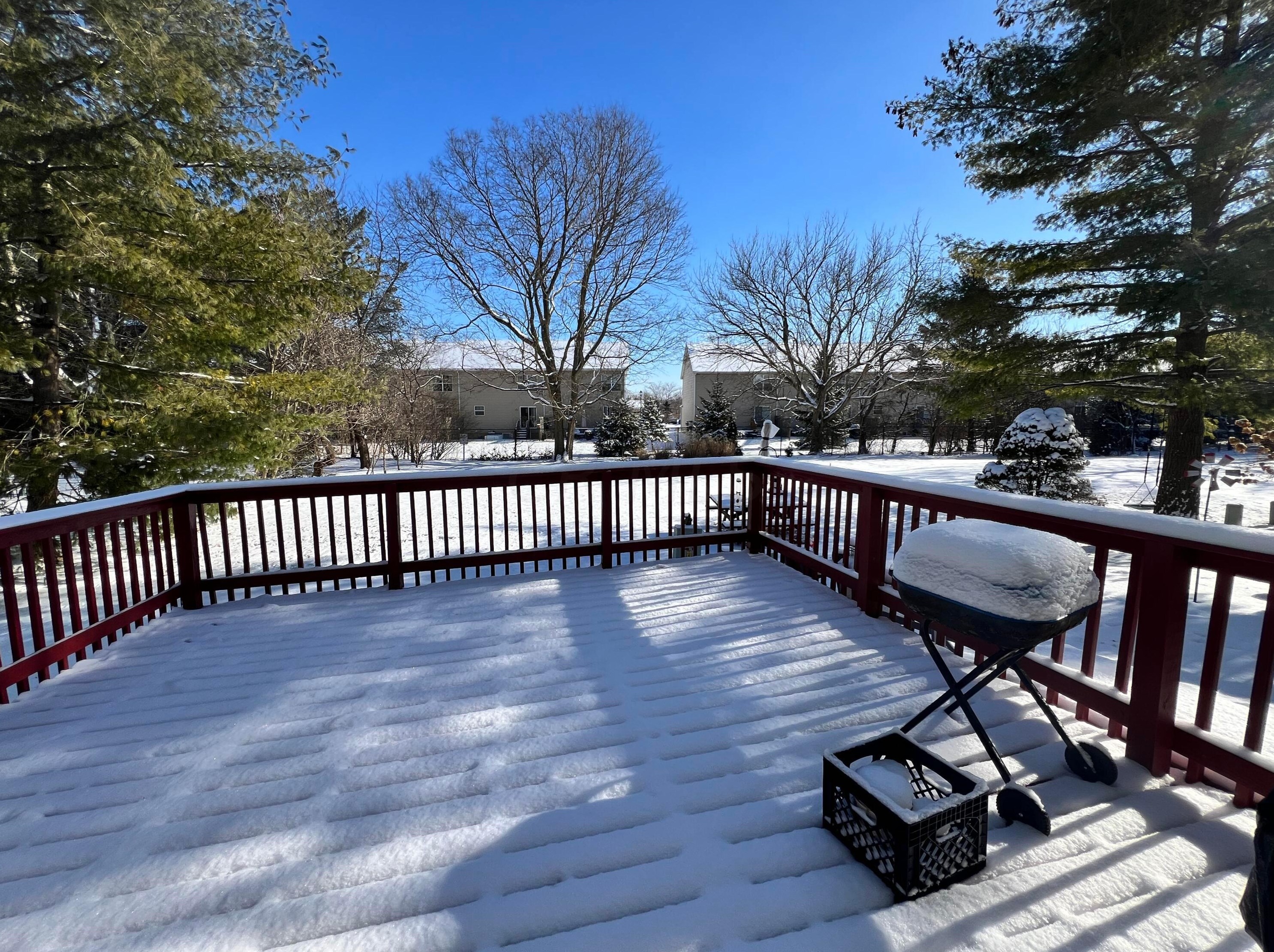 8372 Cliffthorne Way, Columbus OH  43235-1482 exterior