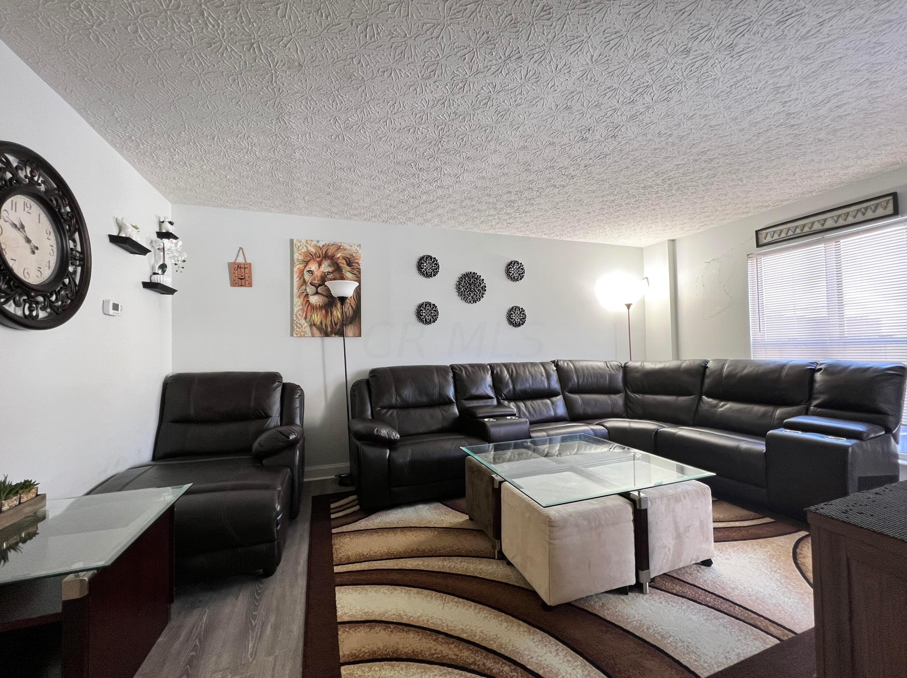 8372 Cliffthorne Way, Columbus OH  43235-1482 exterior