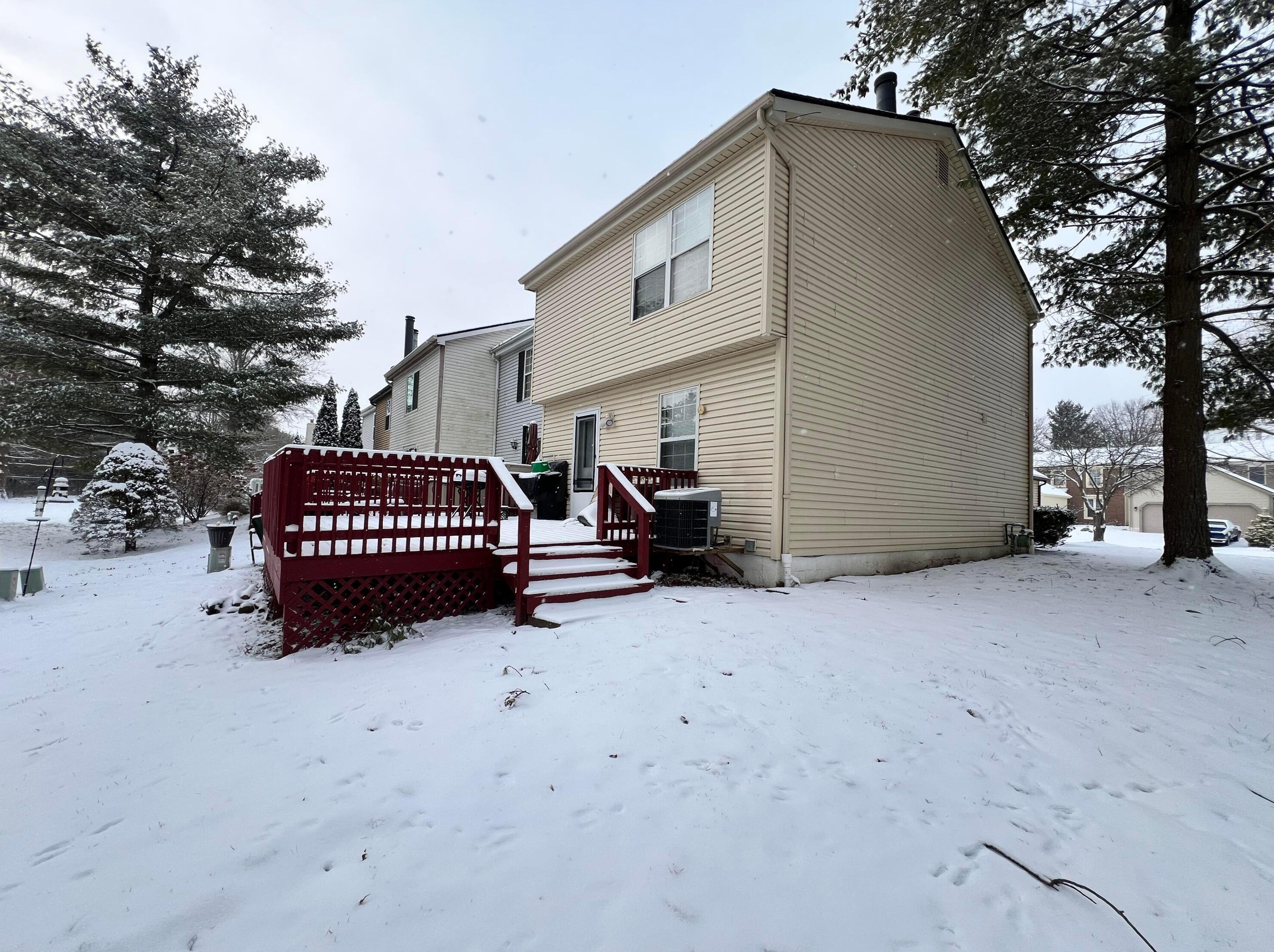 8372 Cliffthorne Way, Columbus OH  43235-1482 exterior