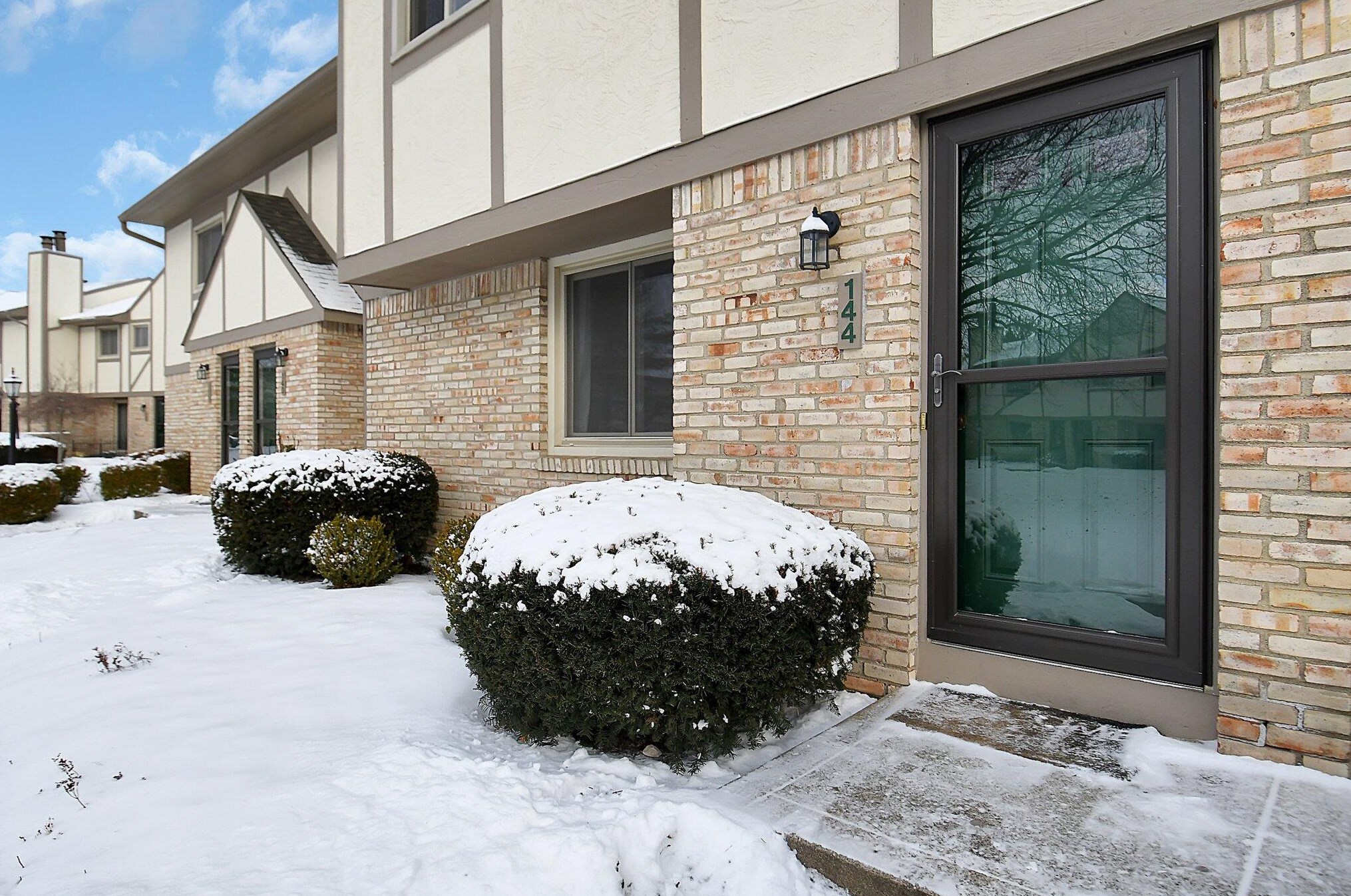 144 Carrowmoor Ct, Dublin, OH 43017-1381