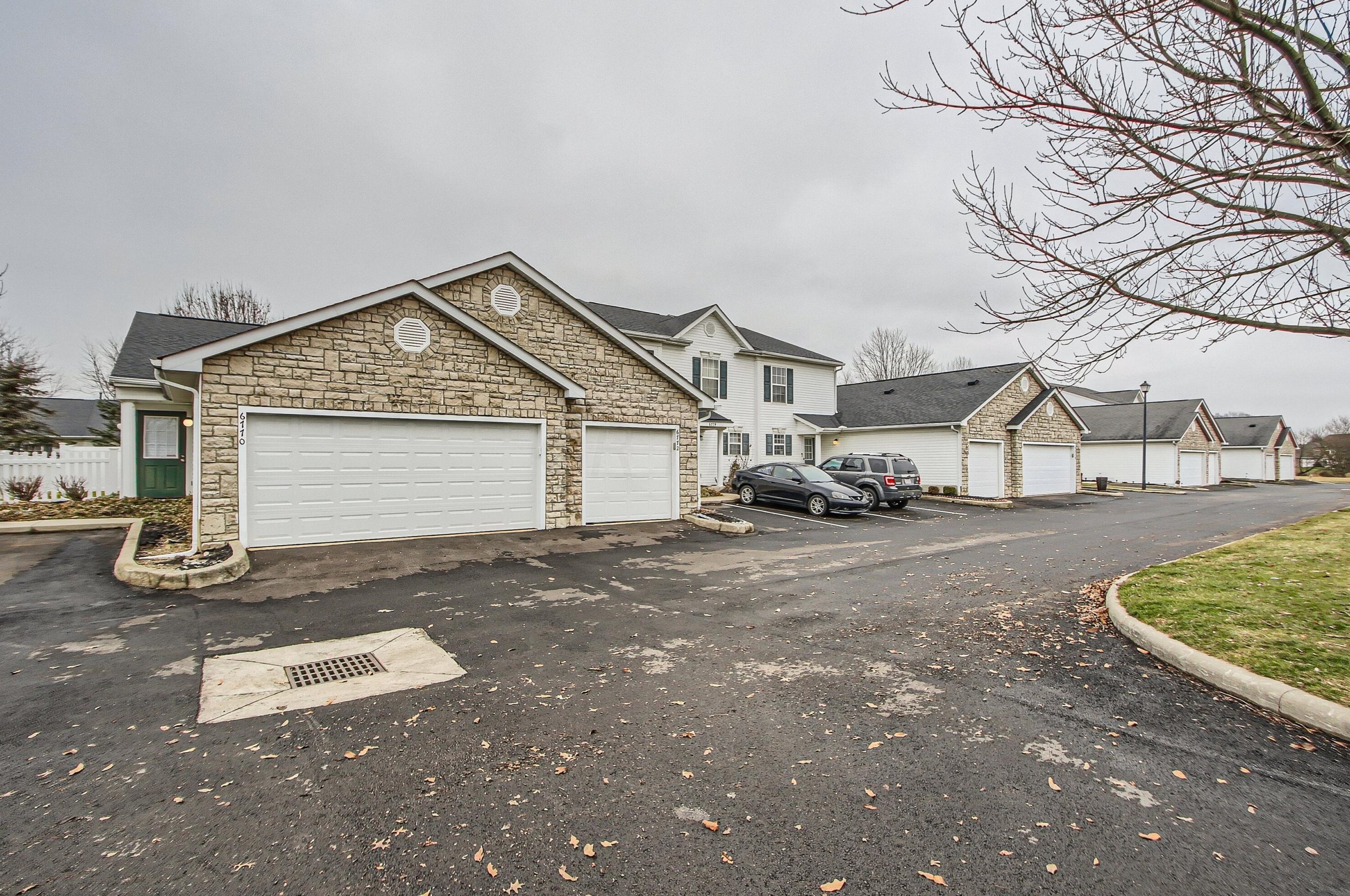 6776 Hamler Dr #25d, Cnl Wnchstr, OH 43110