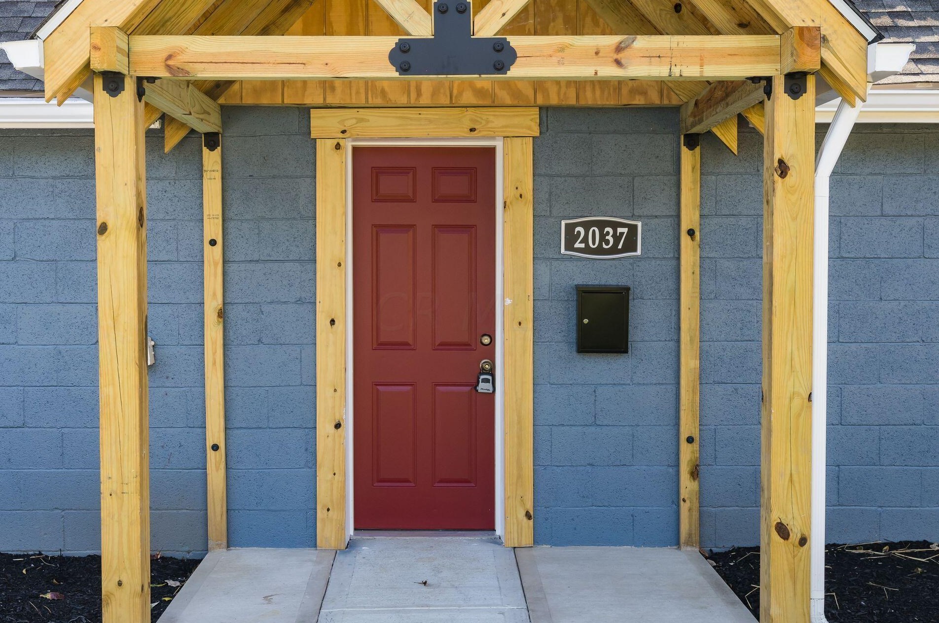 2037 Sale Rd, Columbus OH  43224-2438 exterior