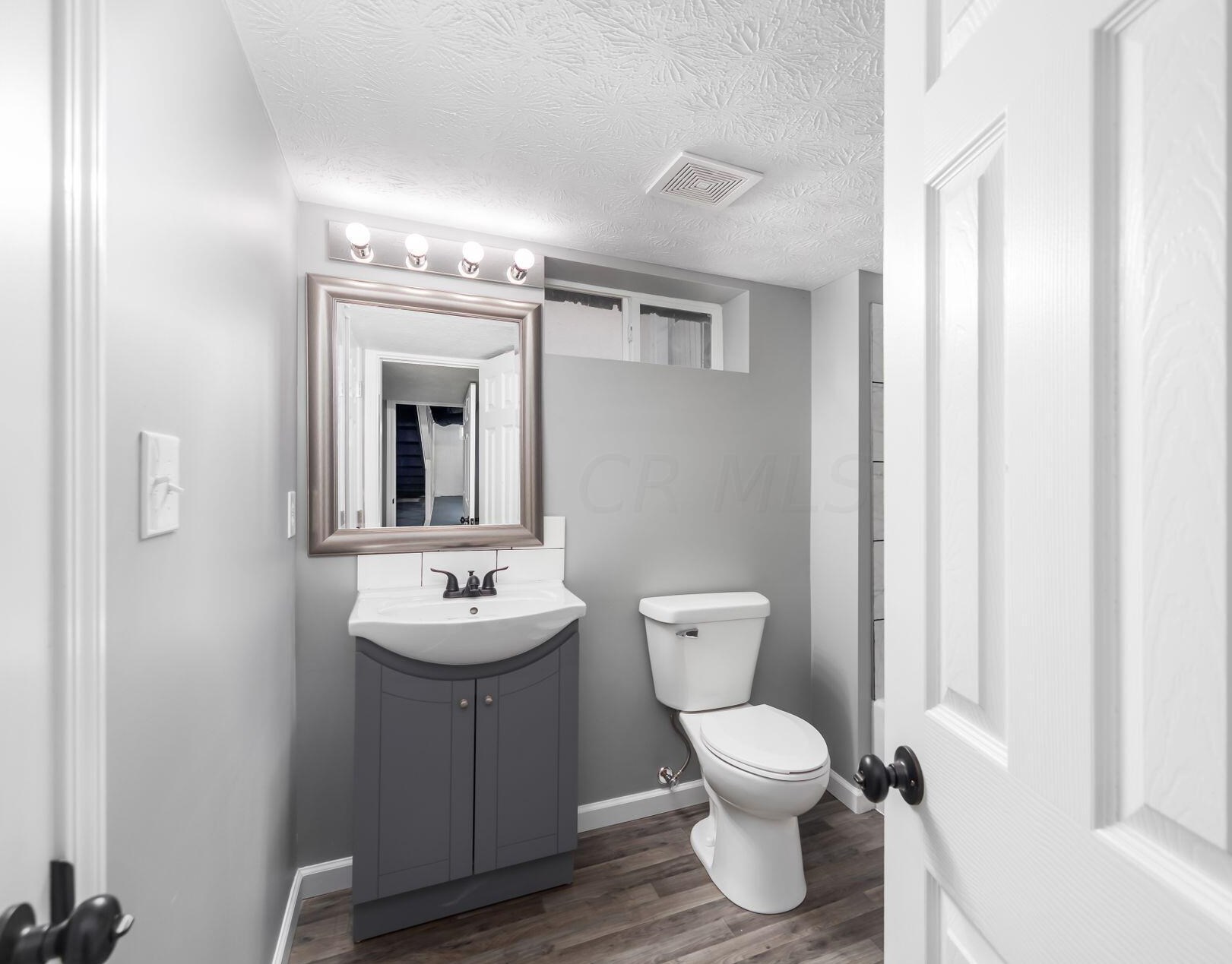 1166 Minnesota Ave, Columbus OH  43211-1319 exterior