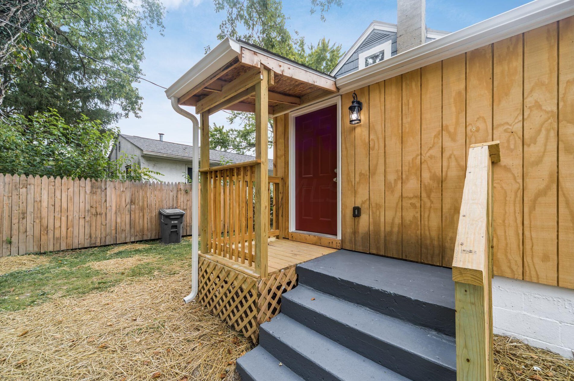 1166 Minnesota Ave, Columbus OH  43211-1319 exterior