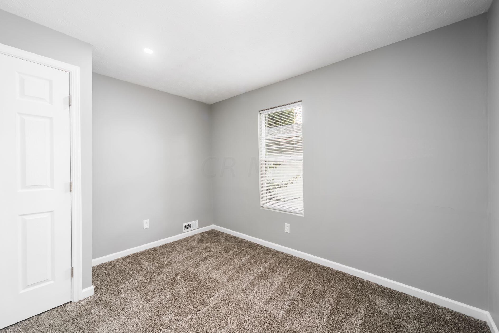 1166 Minnesota Ave, Columbus OH  43211-1319 exterior