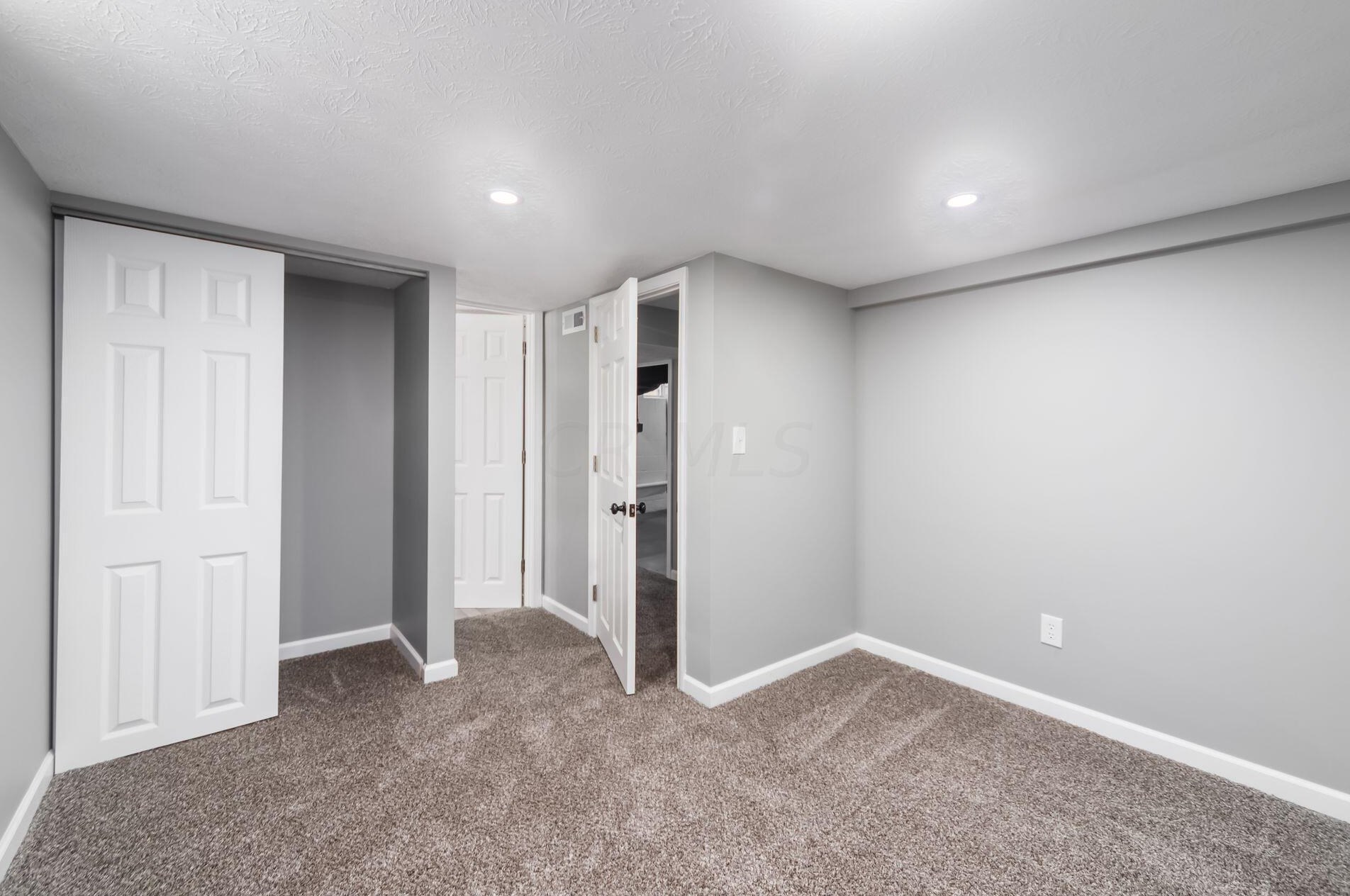 1166 Minnesota Ave, Columbus OH  43211-1319 exterior