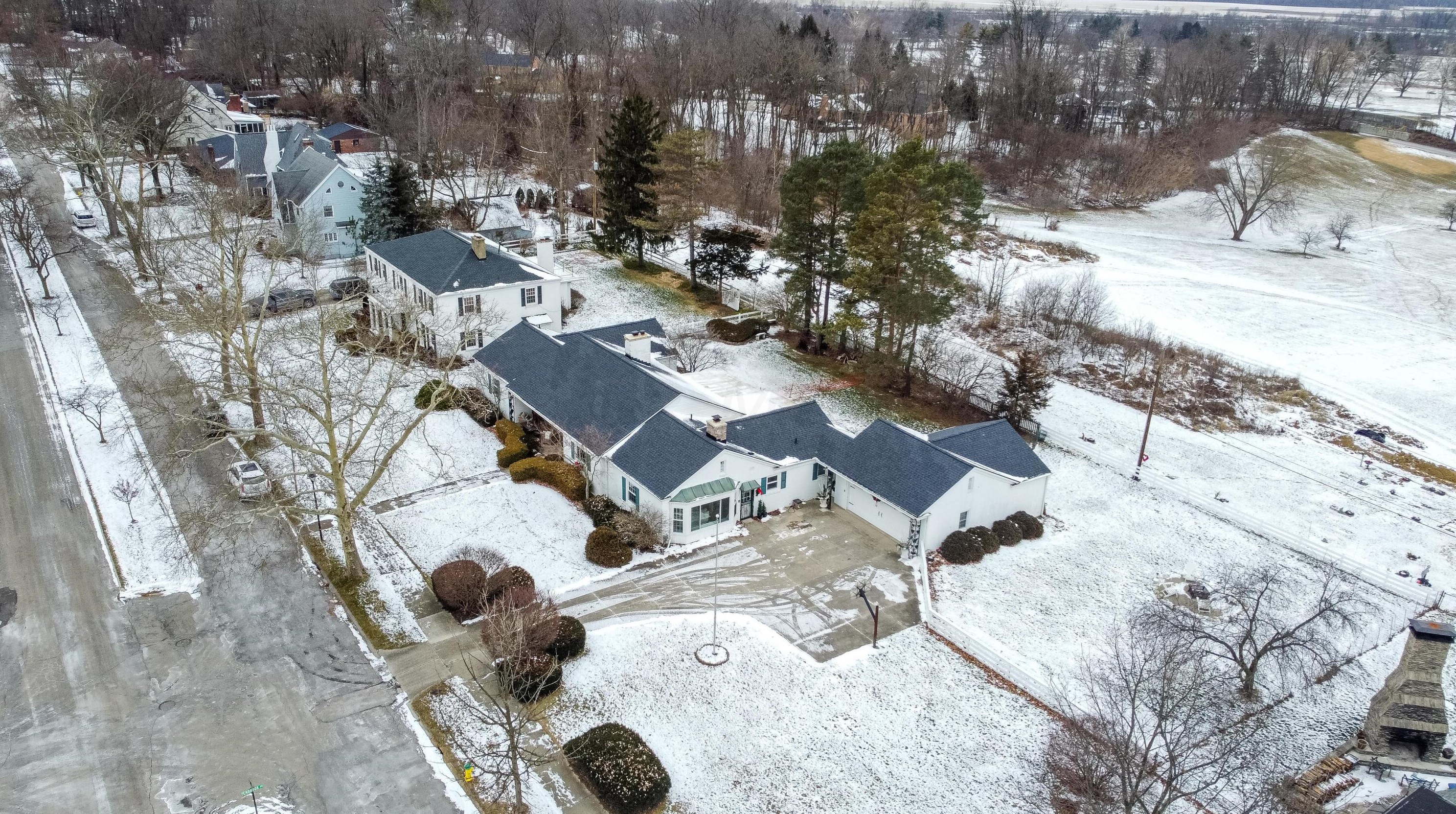 252 Broadmoor Blvd, Springfield OH  45504-1120 exterior