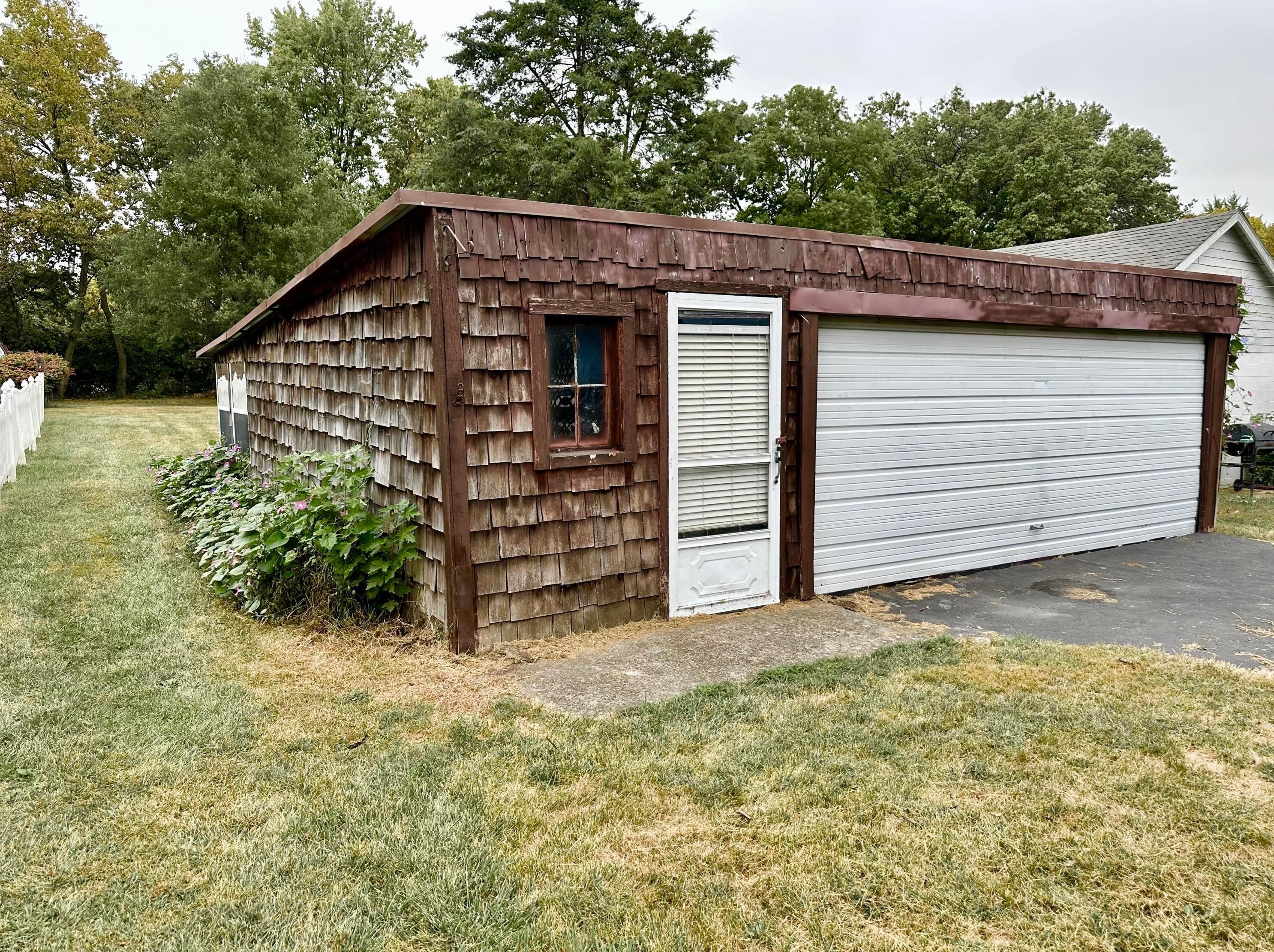 1288 Hart Rd, Columbus OH 43223-3324 exterior