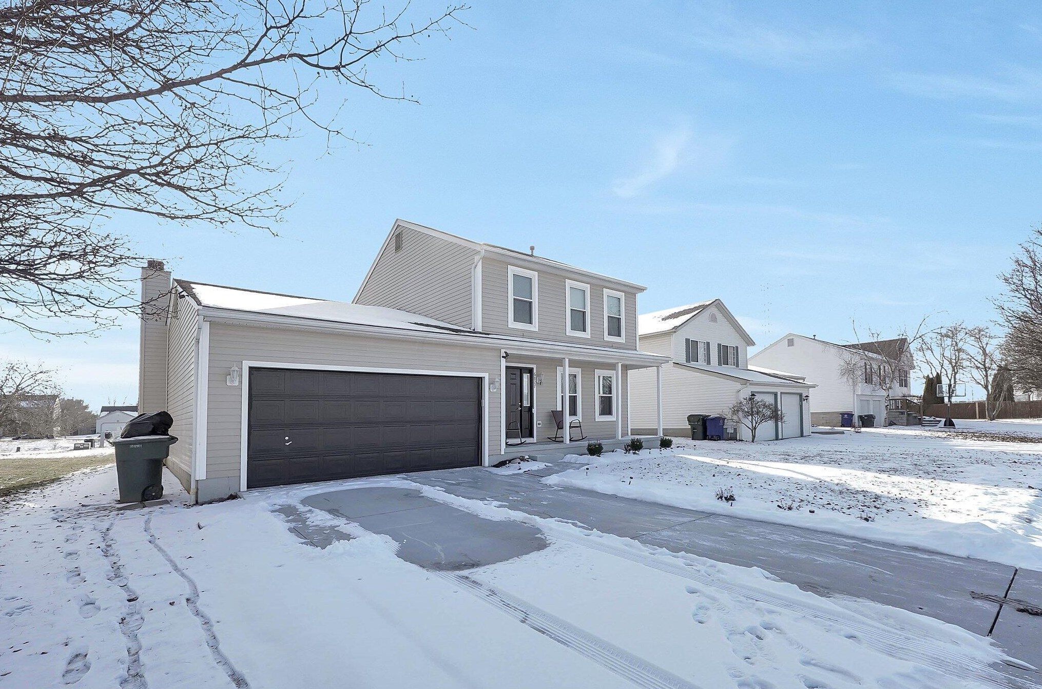 6827 Magdalena Ln, Cnl Wnchstr OH  43110-8332 exterior